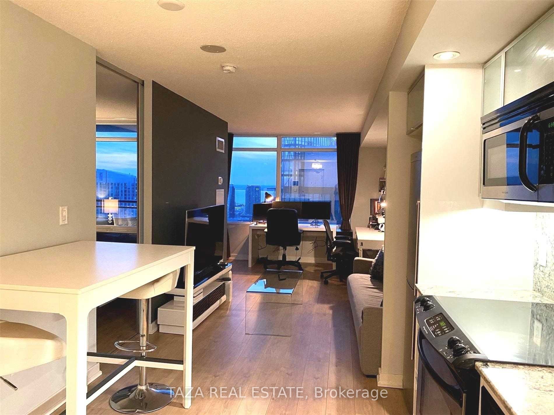 25 Telegram Mews 3808, Toronto, ON M5V 3Z1 photo 2