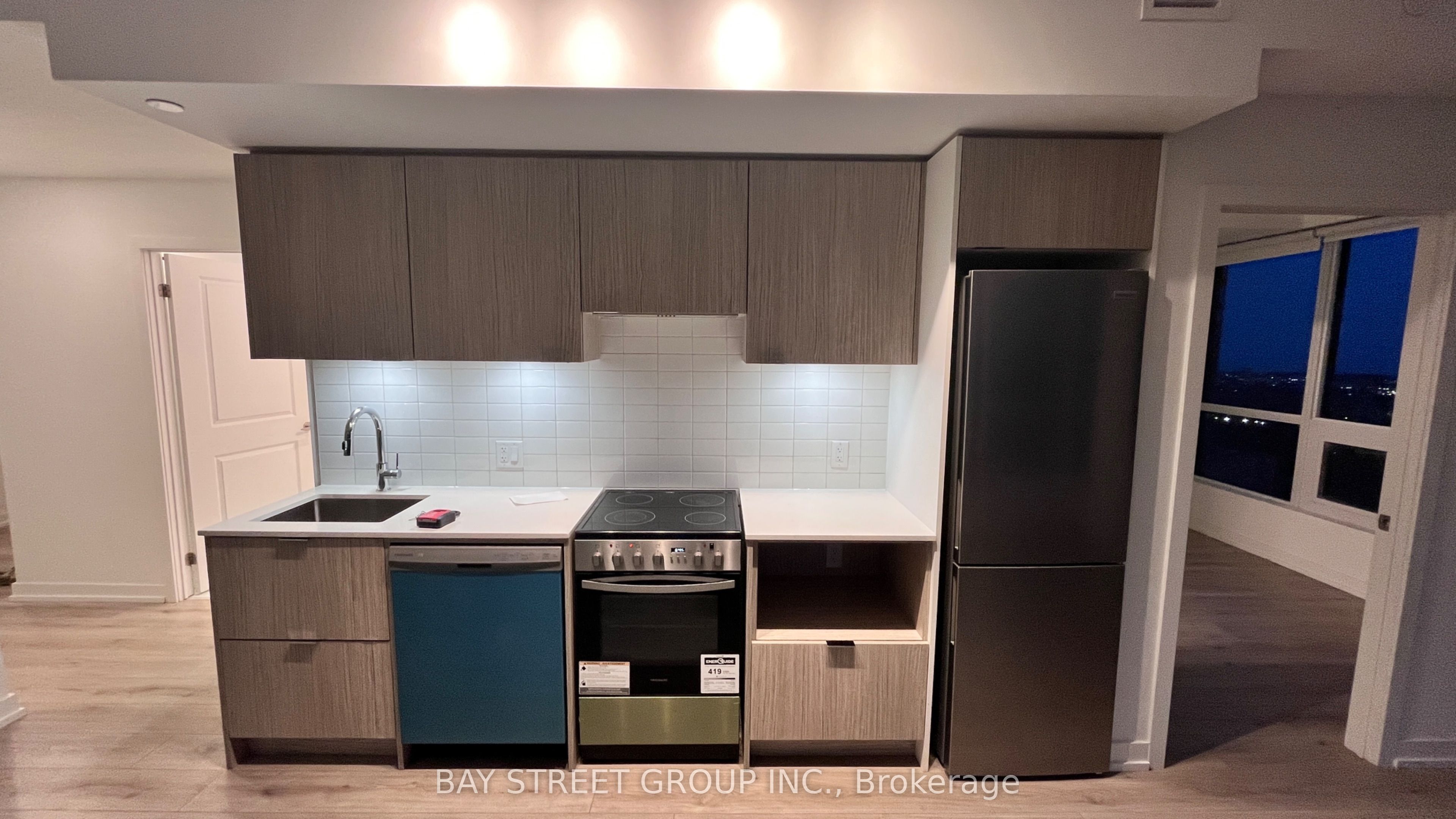 395 Bloor Street E 4702, Toronto, ON M4W 1H7 photo 2