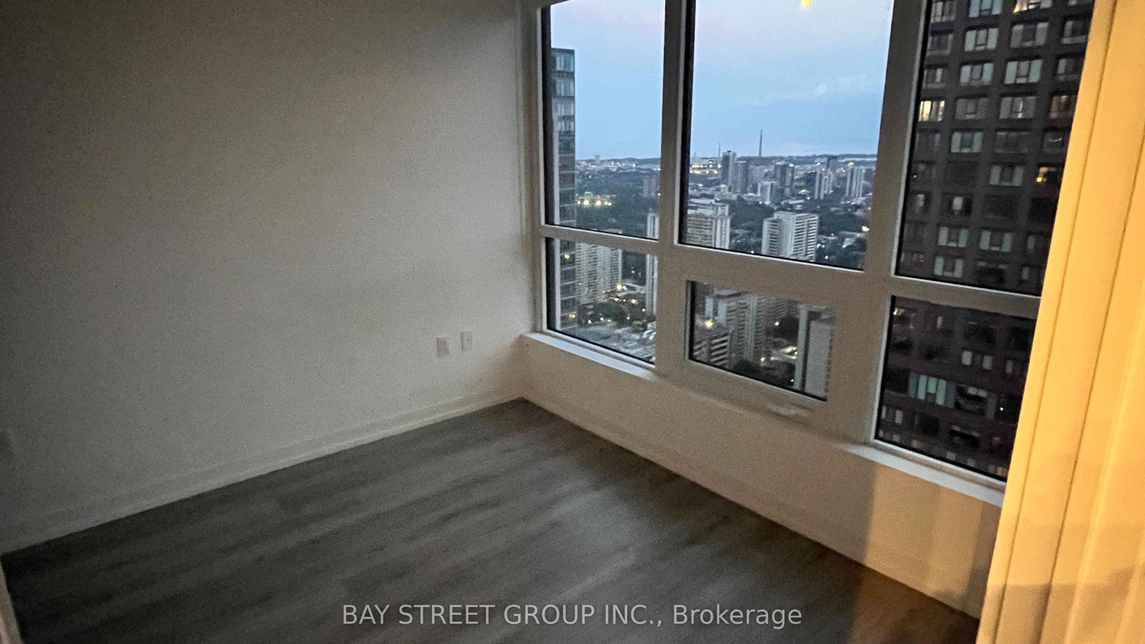 395 Bloor Street E 4702, Toronto, ON M4W 1H7 photo 5