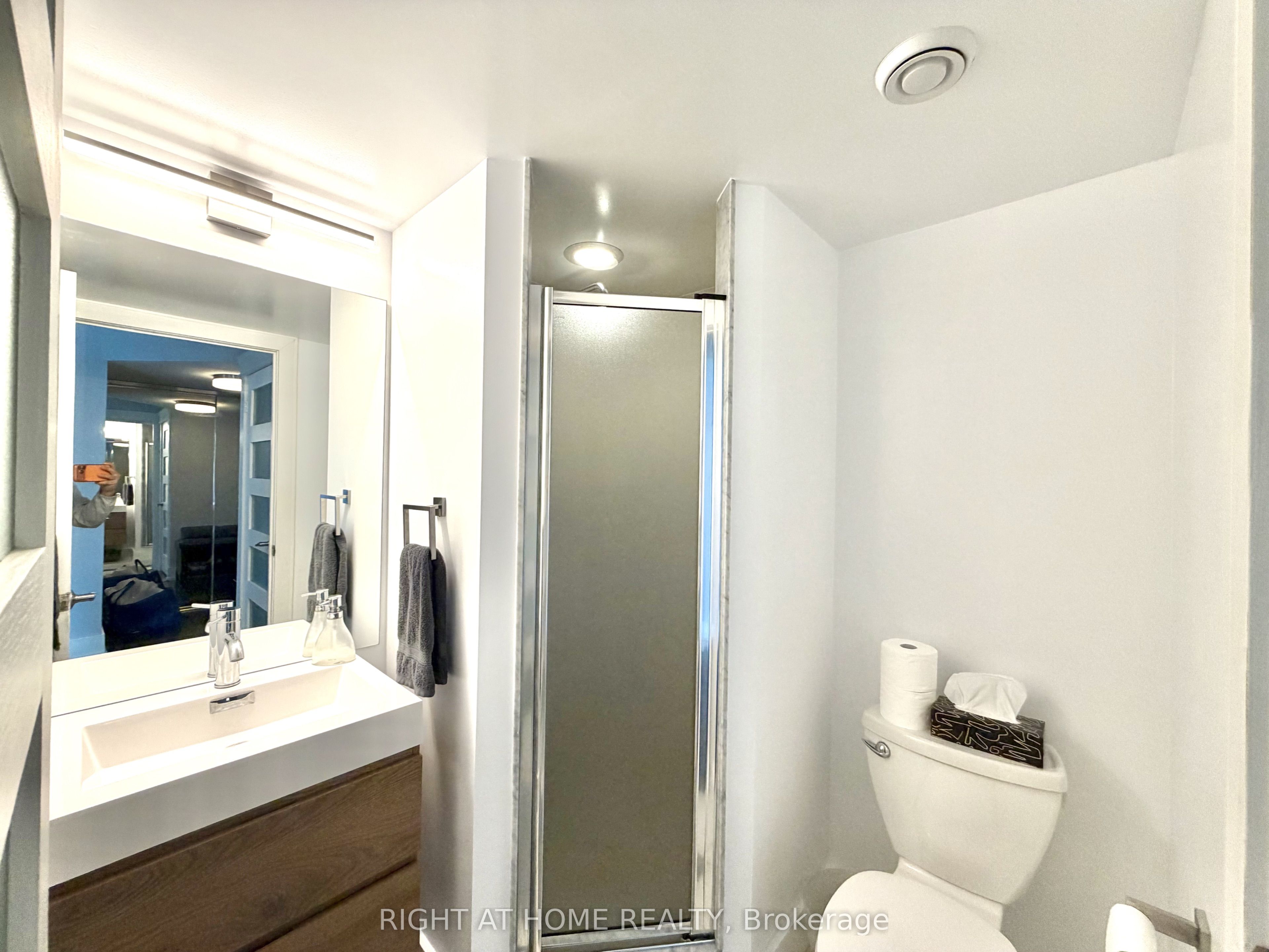 30 Grand Trunk Crescent 2910, Toronto, ON M5J 3A4 photo 4