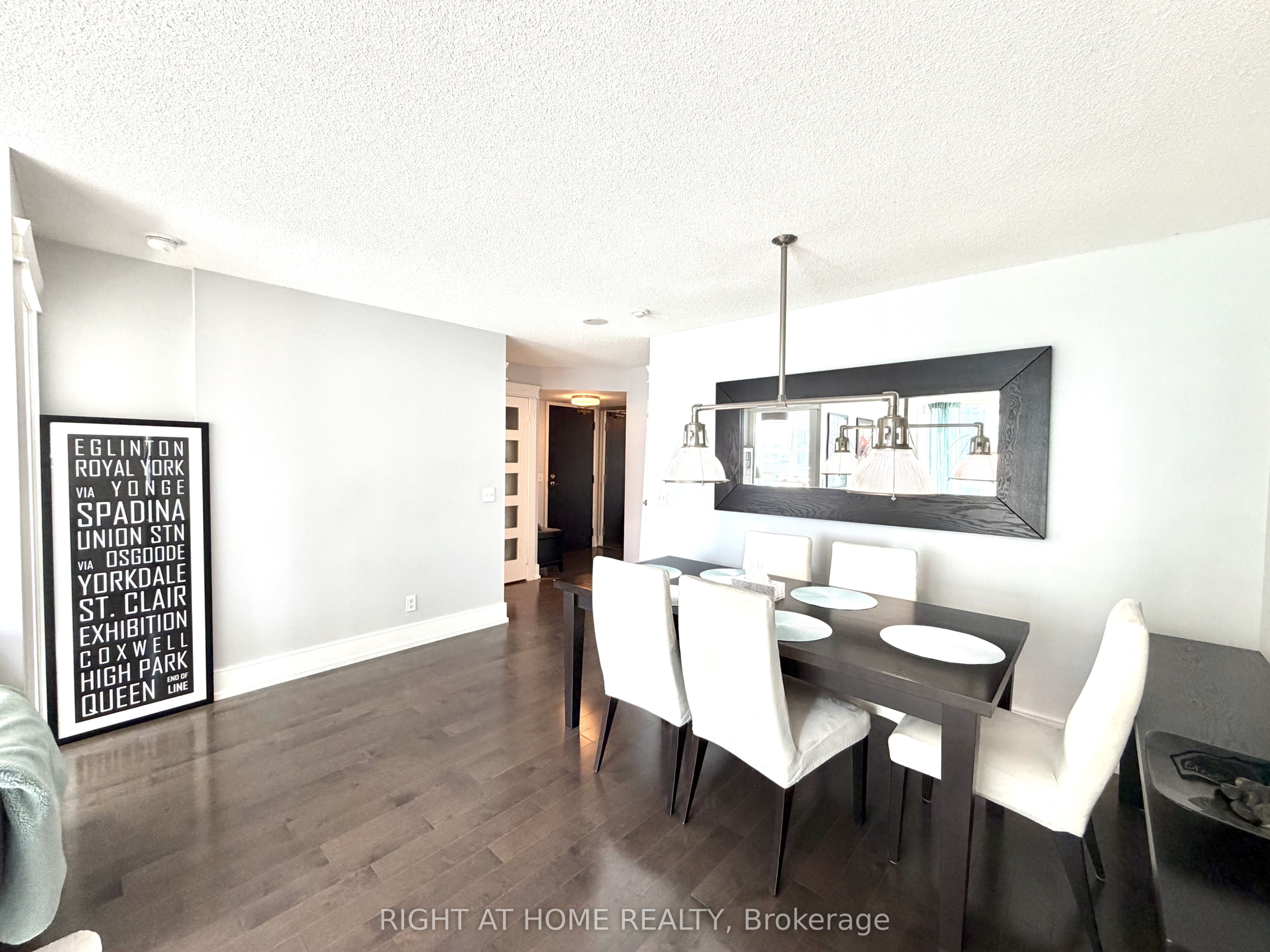 30 Grand Trunk Crescent 2910, Toronto, ON M5J 3A4 photo 5