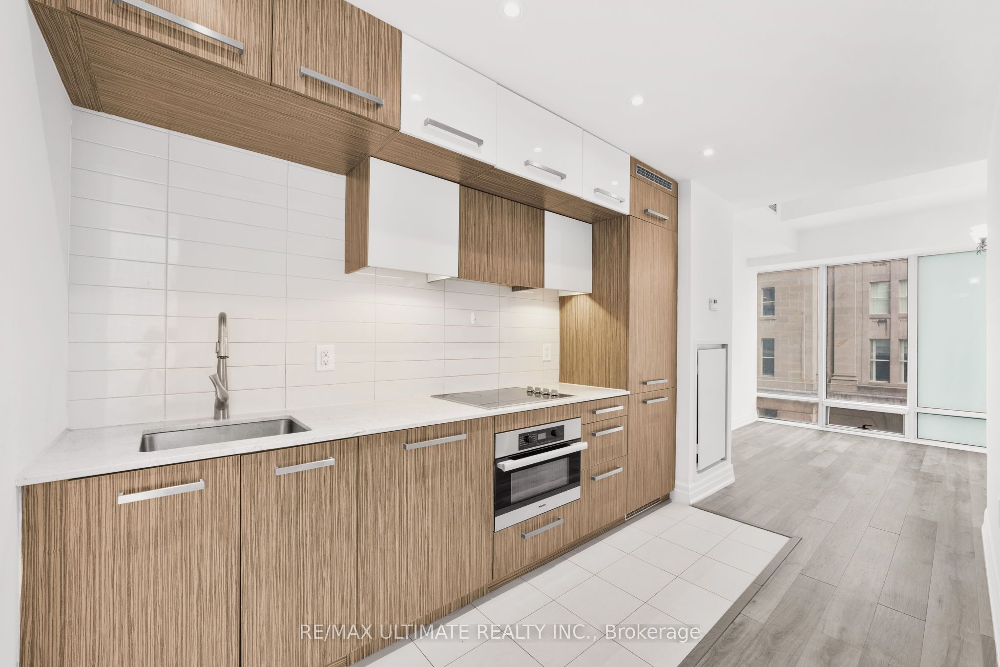 8 The Esplanade Street 506, Toronto, ON M5E 0A6