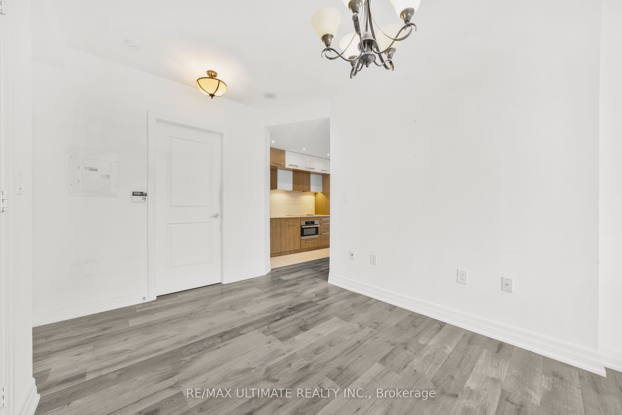 8 The Esplanade Street 506, Toronto, ON M5E 0A6 photo 3