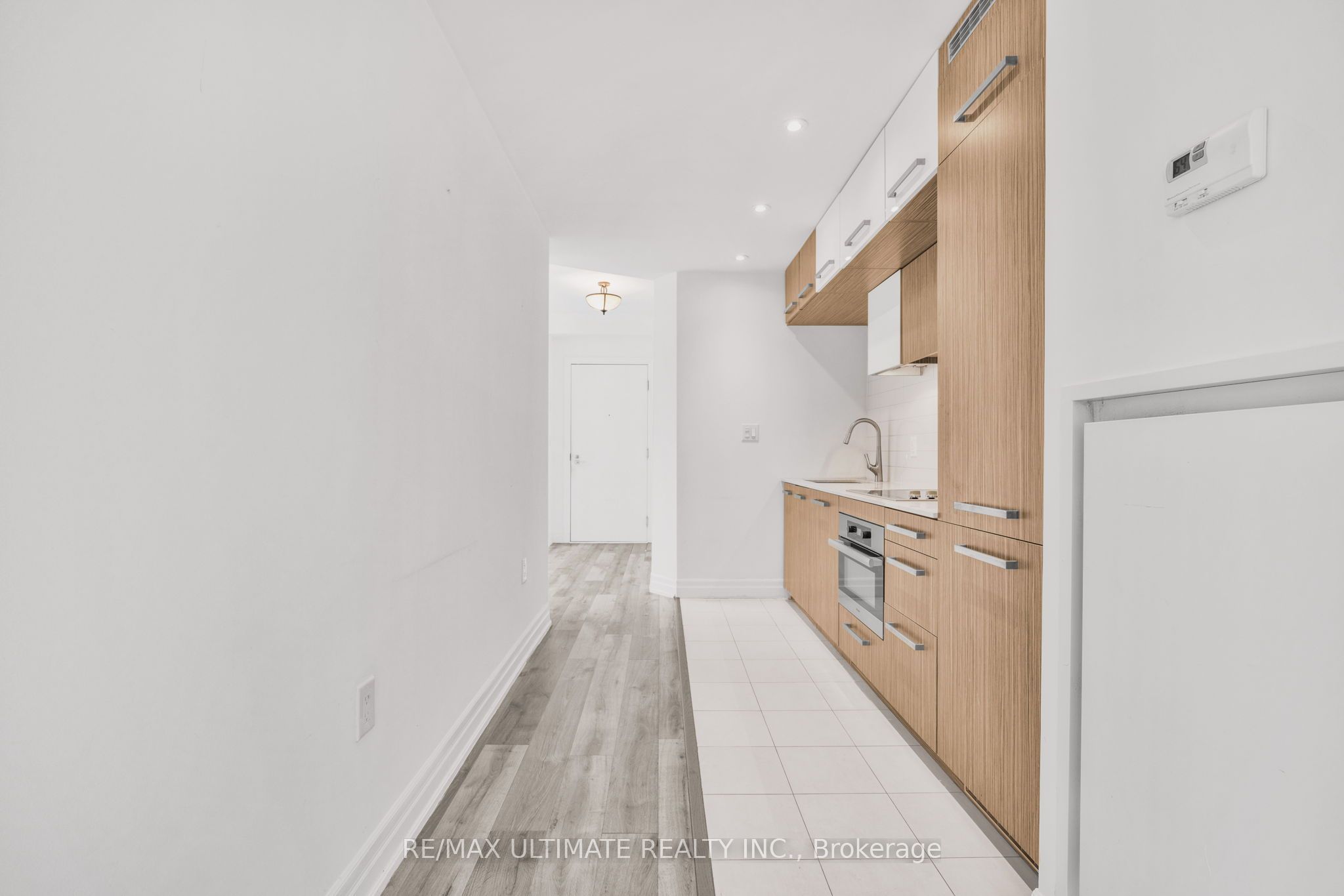8 The Esplanade Street 506, Toronto, ON M5E 0A6 photo 4