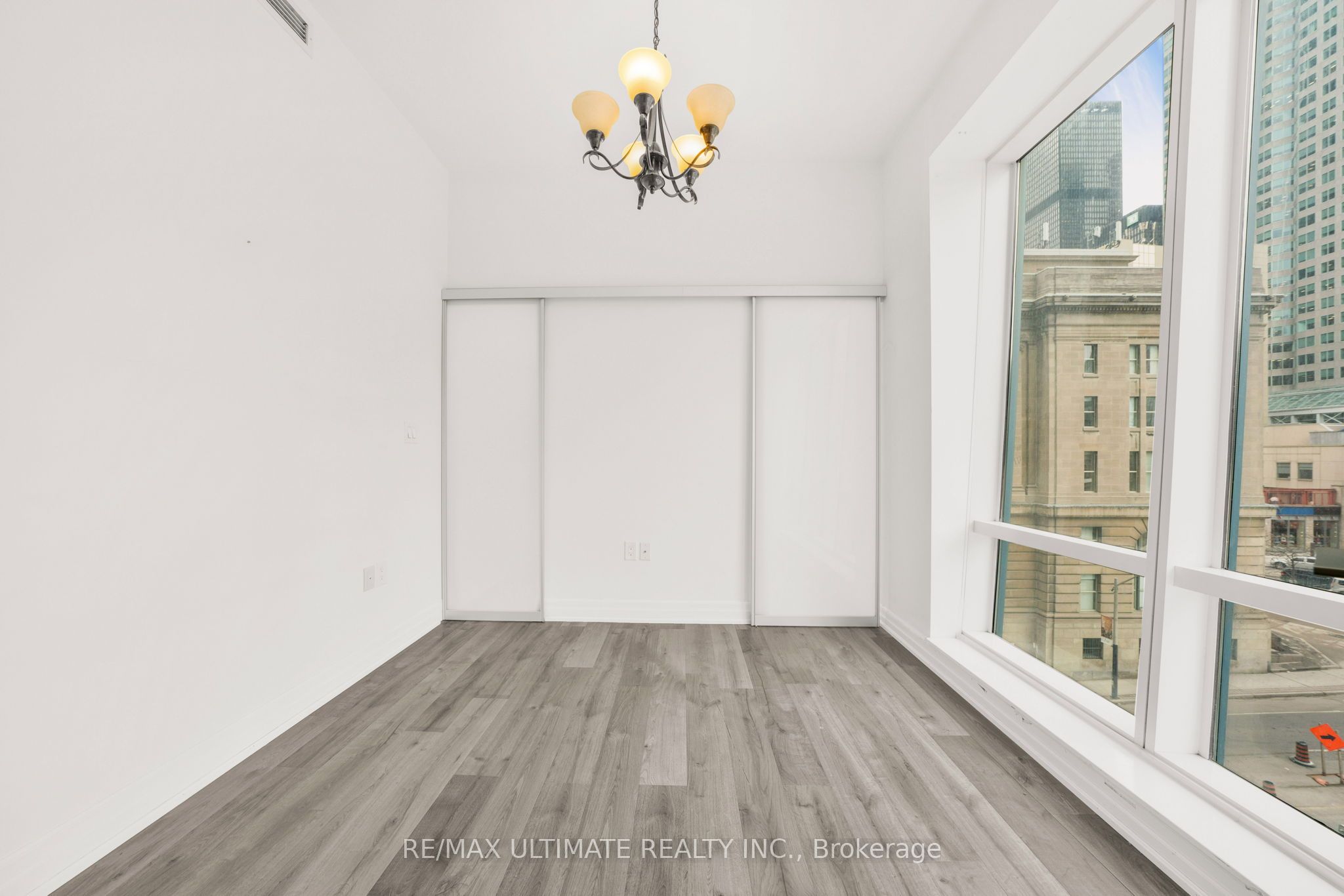 8 The Esplanade Street 506, Toronto, ON M5E 0A6 photo 5