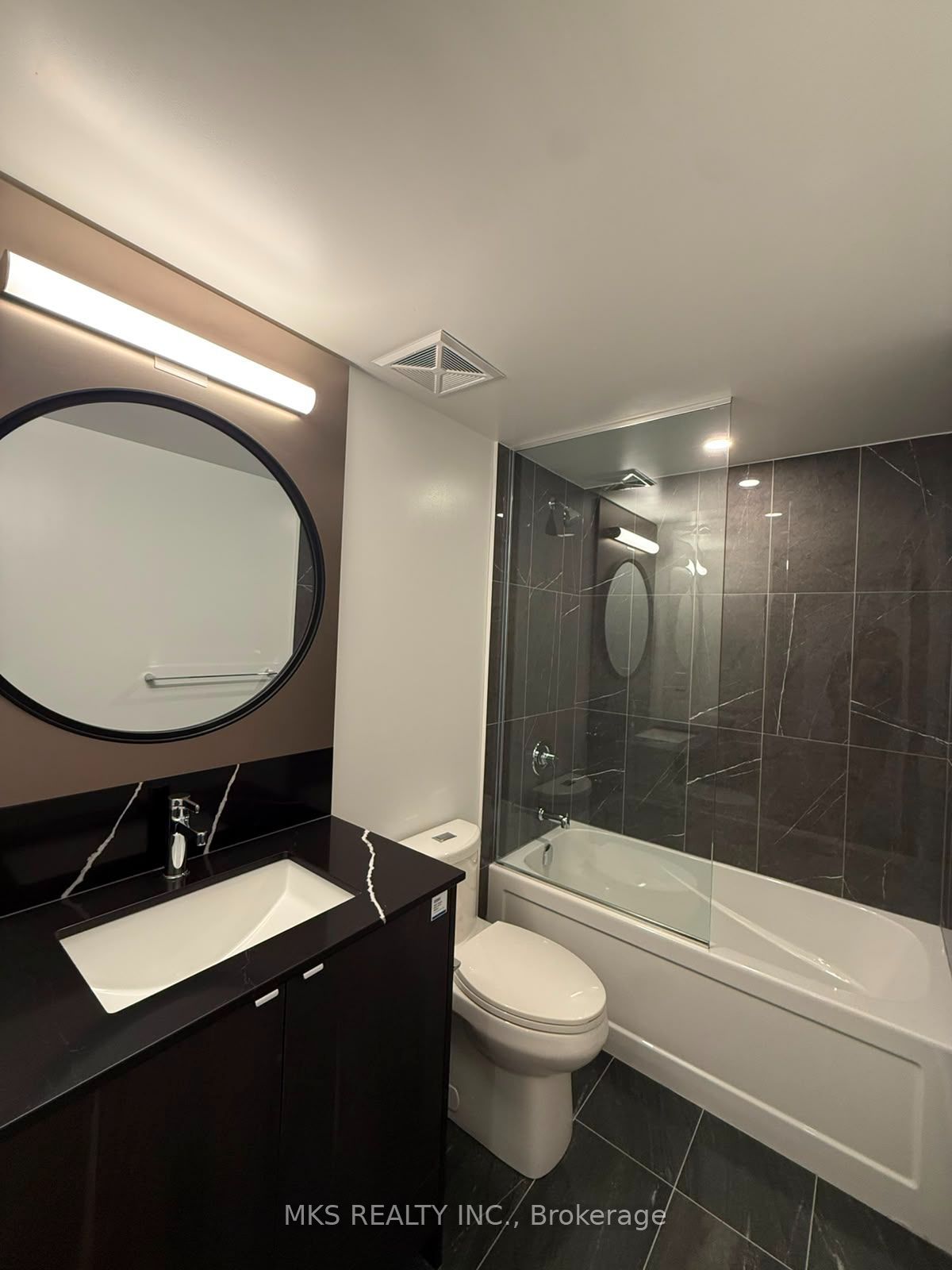 771 Yonge Street 2601, Toronto, ON M4W 2G4 photo 3