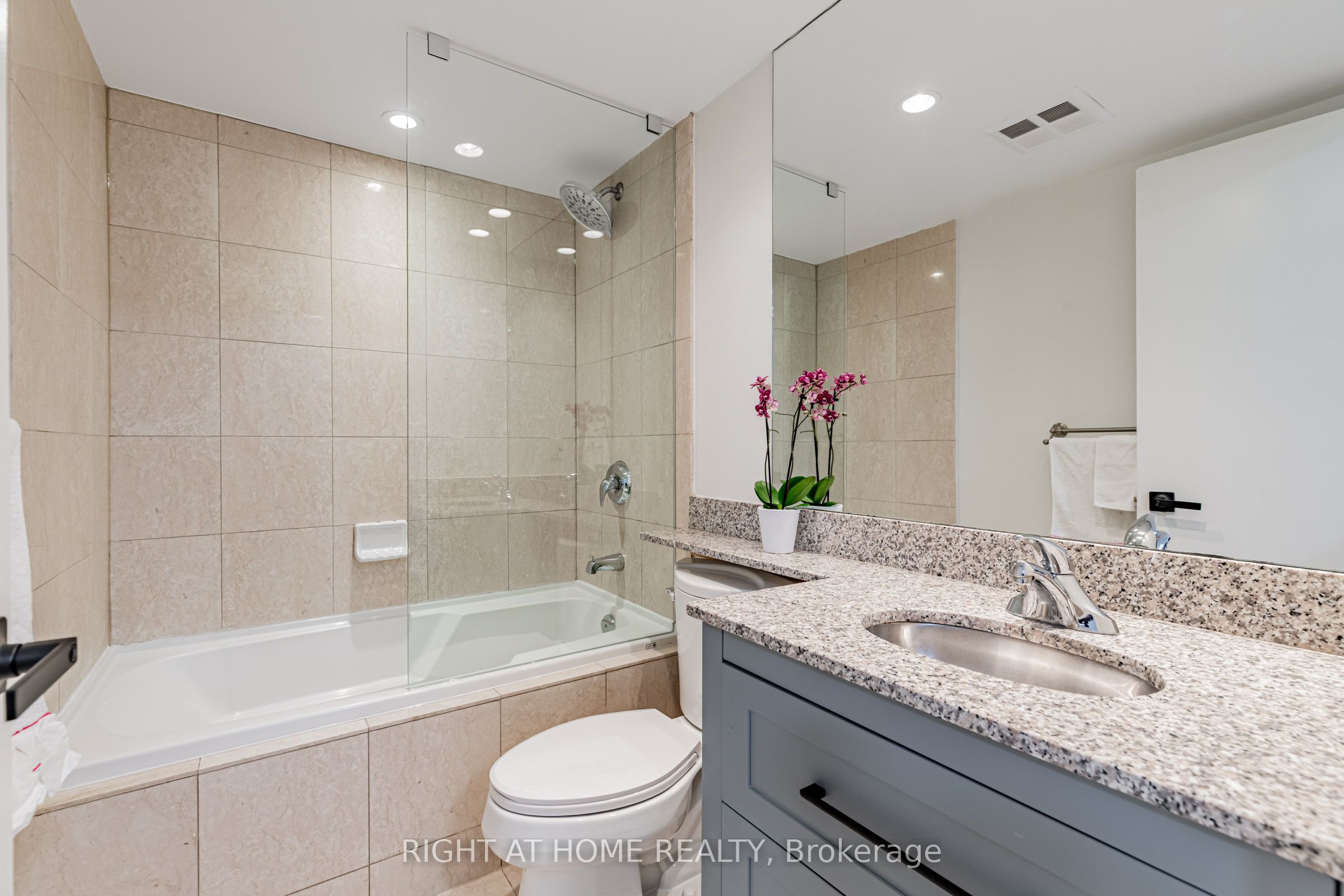 8 Park Road 3116, Toronto, ON M4W 3S5 photo 5
