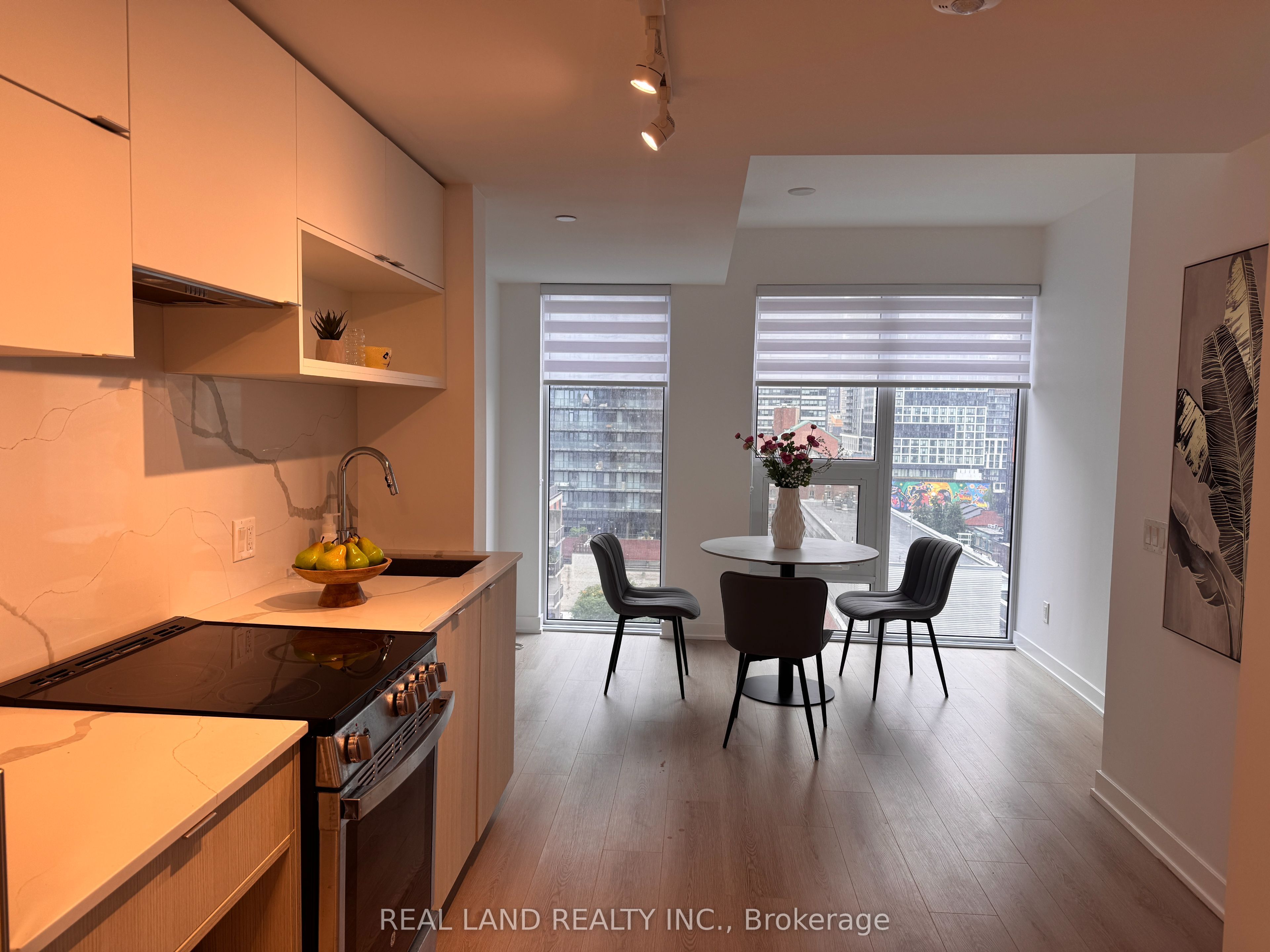 100 Queen Street E 1603, Toronto, ON M5C 0B5