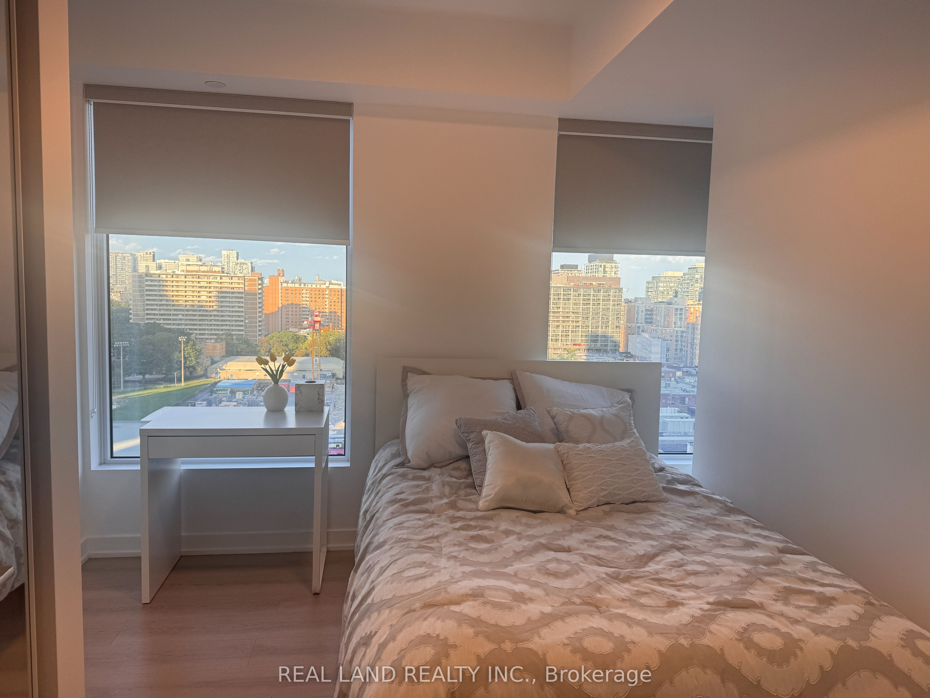 100 Queen Street E 1603, Toronto, ON M5C 0B5 photo 5