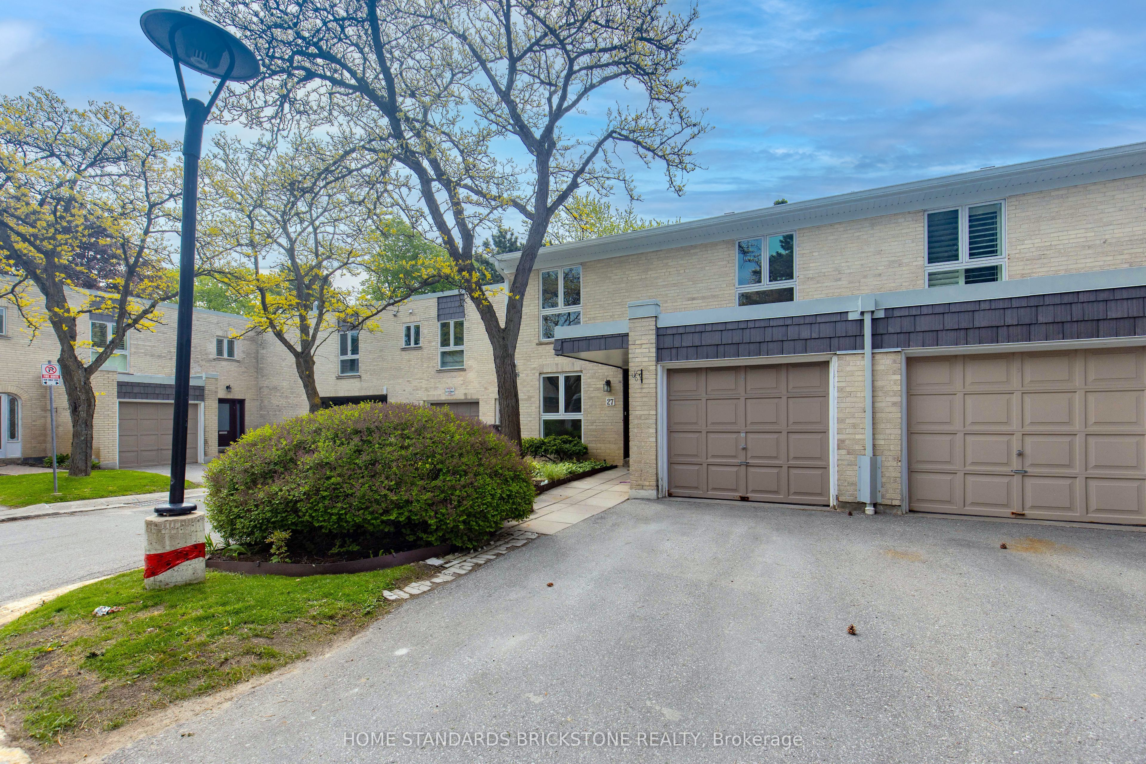 27 Proudbank Millway 50, Toronto, ON M2L 1P3 photo 2