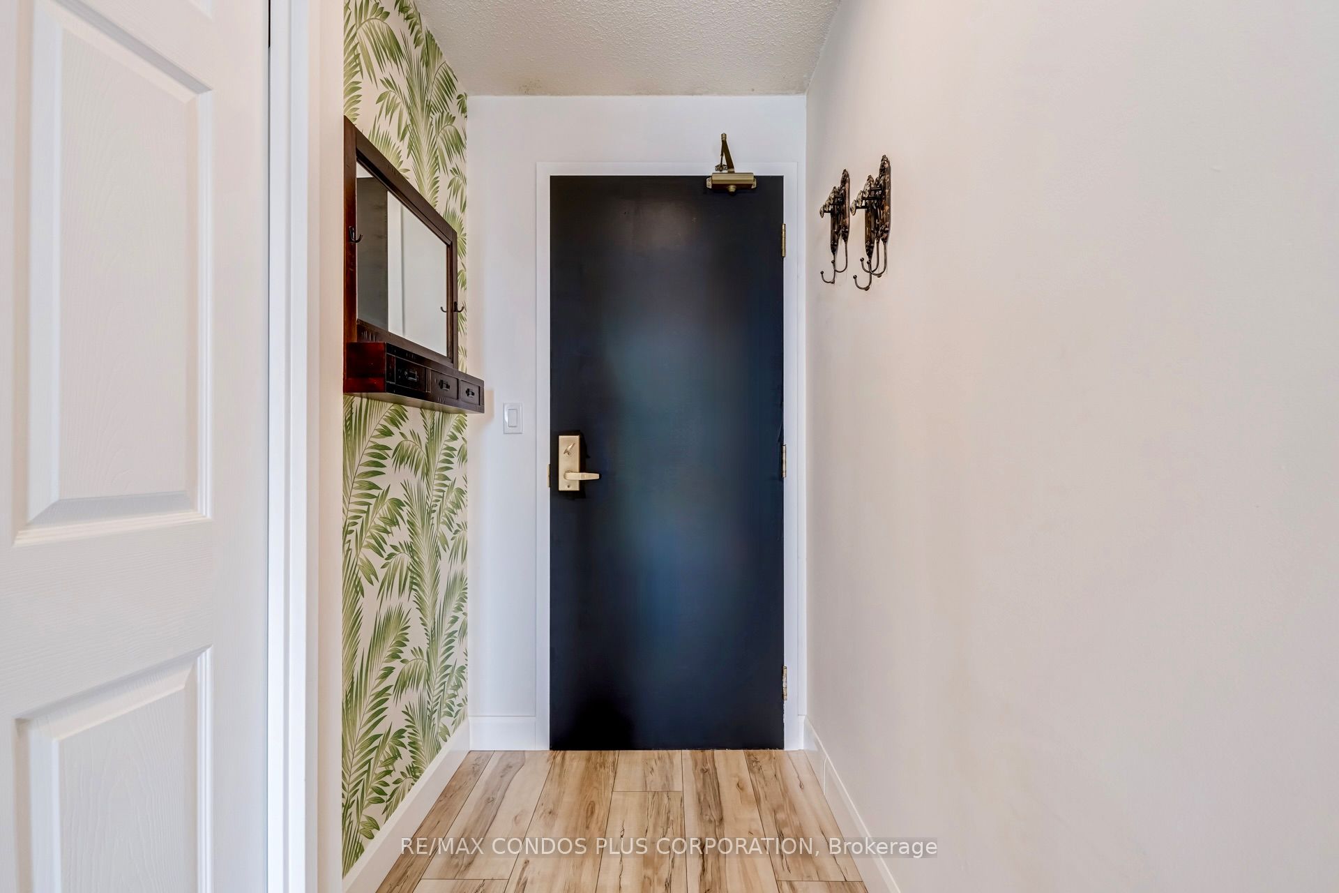 43 Eglinton Avenue E 1901, Toronto, ON M4P 1A5 photo 2