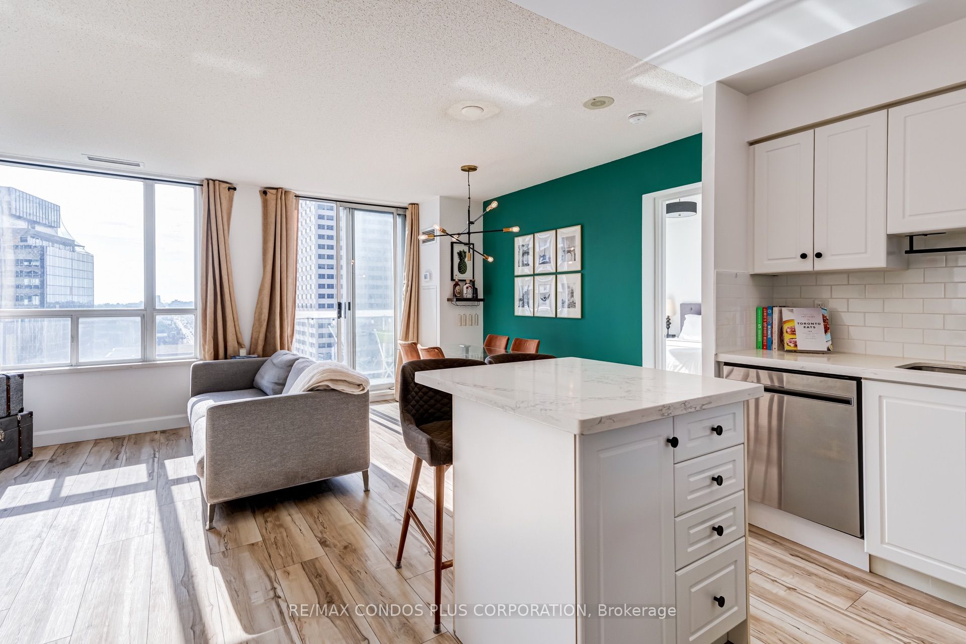 43 Eglinton Avenue E 1901, Toronto, ON M4P 1A5 photo 4