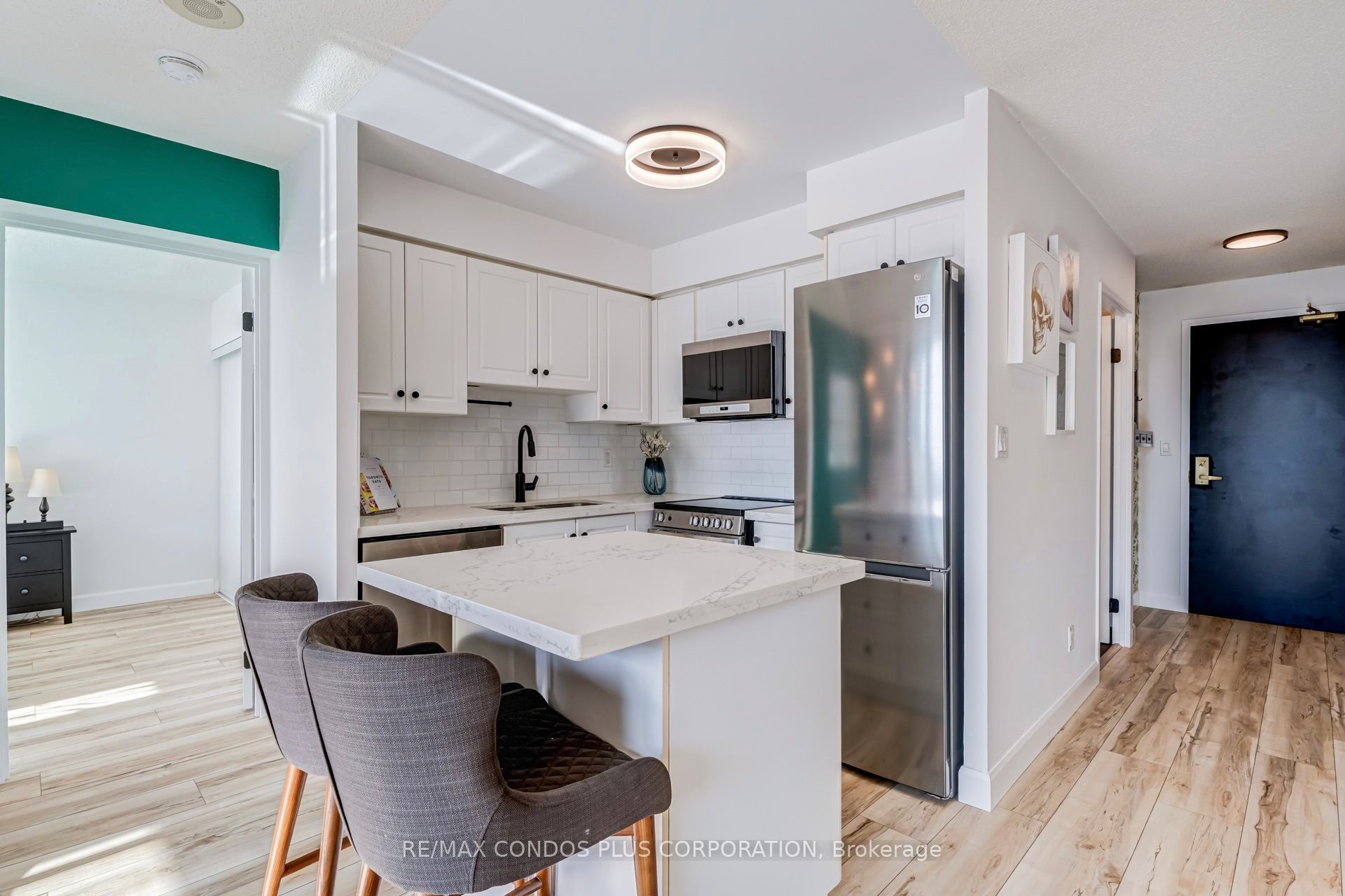 43 Eglinton Avenue E 1901, Toronto, ON M4P 1A5 photo 5
