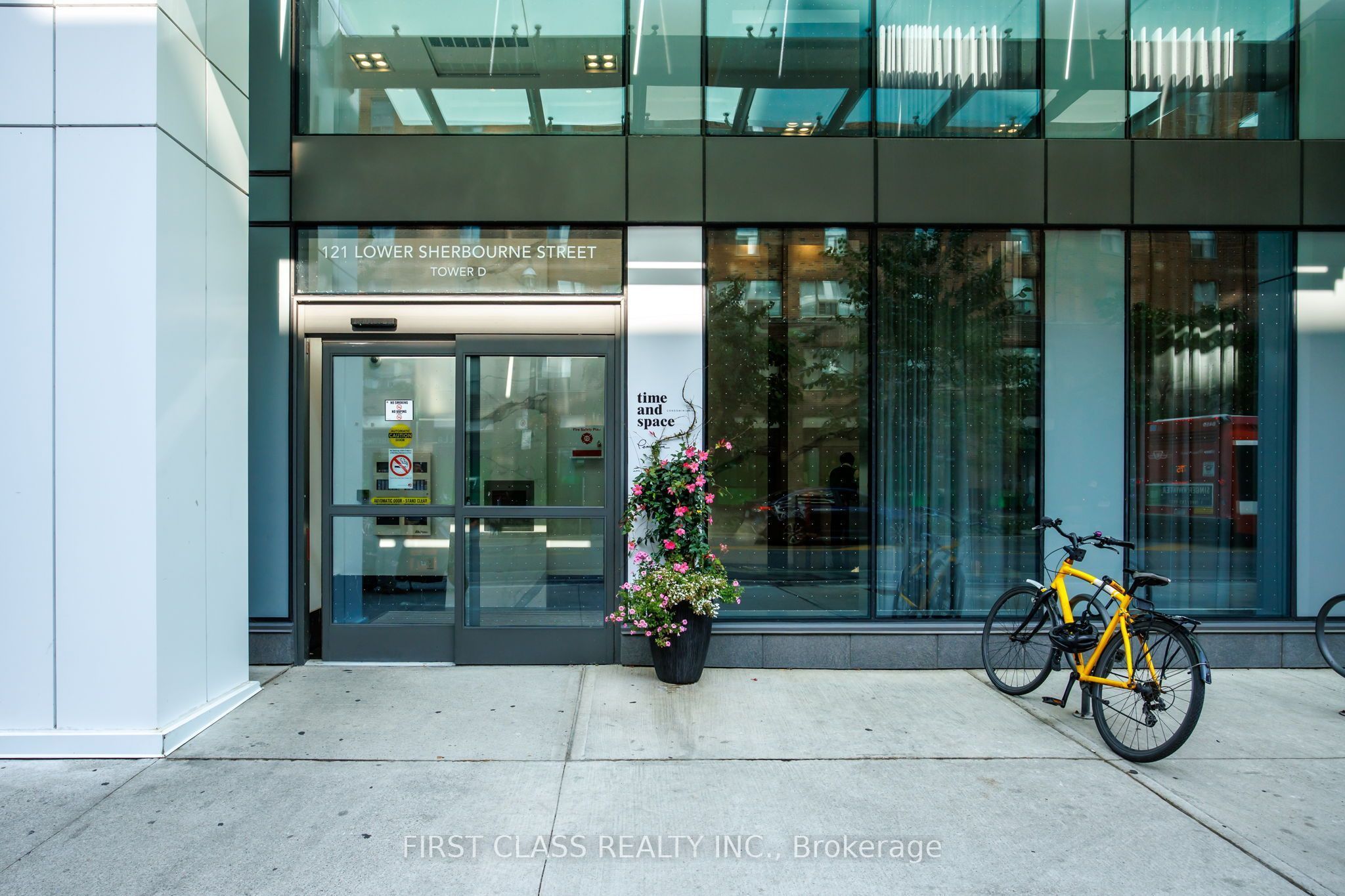 121 Lower Sherbourne Street LPH1840, Toronto, ON M5A 0W8 photo 3