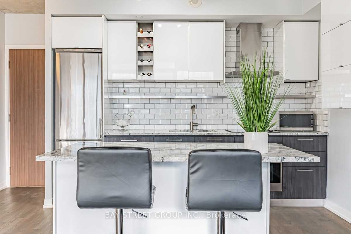 560 King Street W 622, Toronto, ON M5V 0L6 photo 2