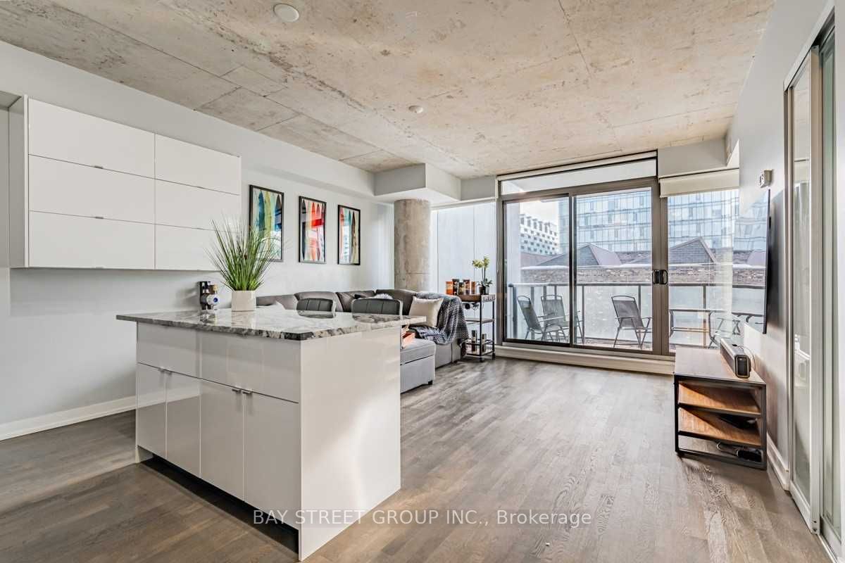 560 King Street W 622, Toronto, ON M5V 0L6 photo 3