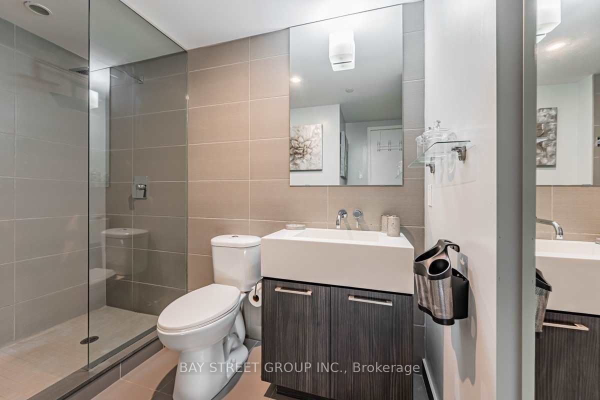 560 King Street W 622, Toronto, ON M5V 0L6 photo 5