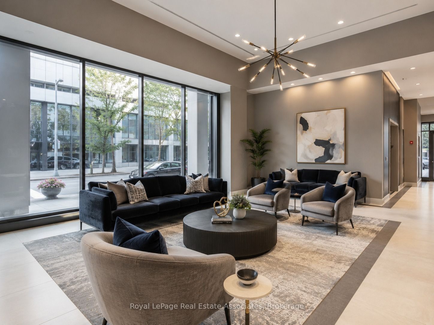 19 Grand Trunk Crescent 1910, Toronto, ON M5J 3A3 photo 4