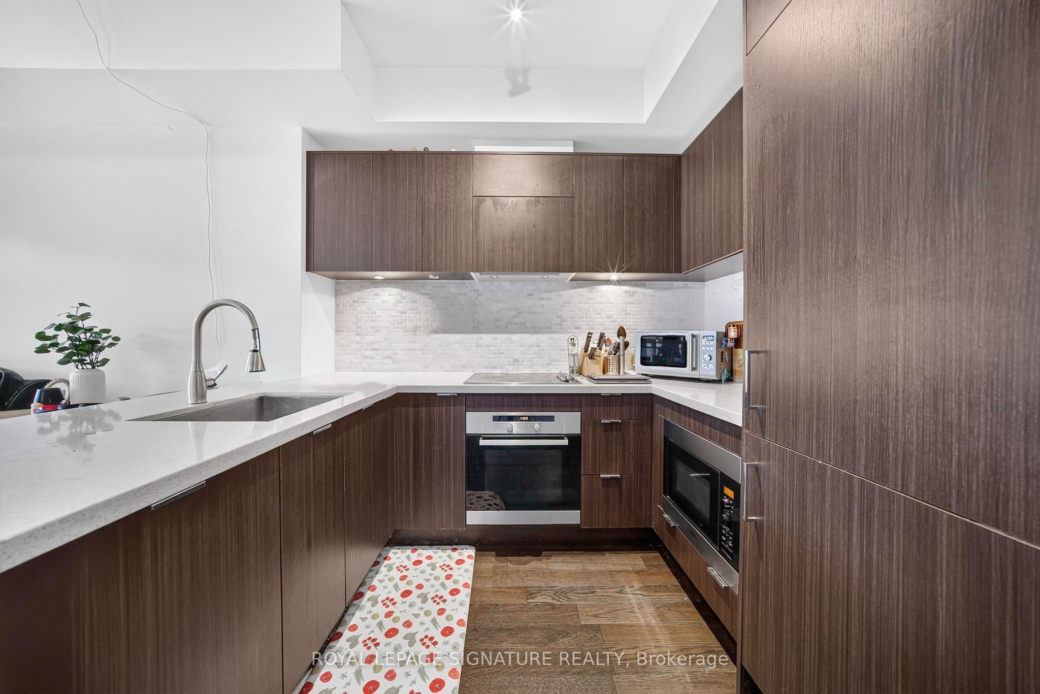 21 Widmer Street 1001, Toronto, ON M5V 0B8 photo 2