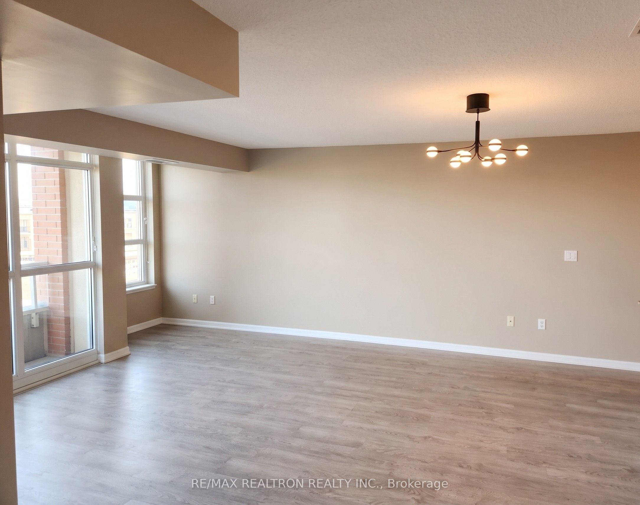 65 East Liberty Street 802, Toronto, ON M6K 3R2 photo 4