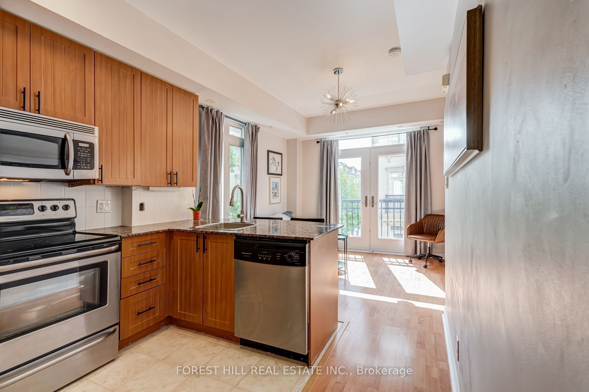 68 Carr Street TH 3, Toronto, ON M5T 1B7 photo 4