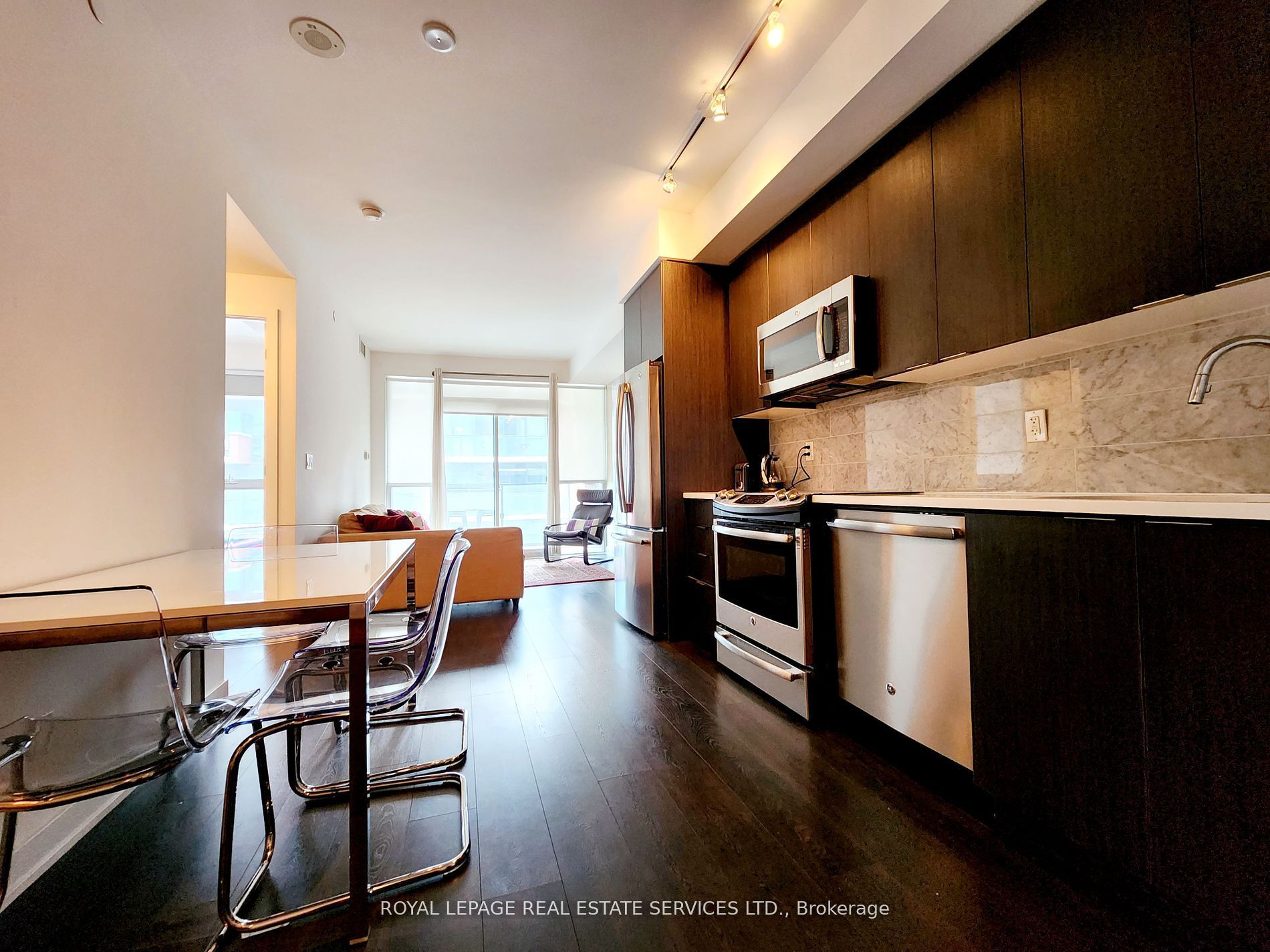 50 Bruyeres Mews 517, Toronto, ON M5V 0H8 photo 3