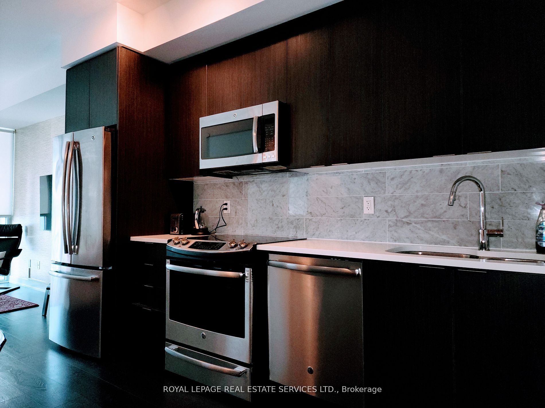 50 Bruyeres Mews 517, Toronto, ON M5V 0H8 photo 4