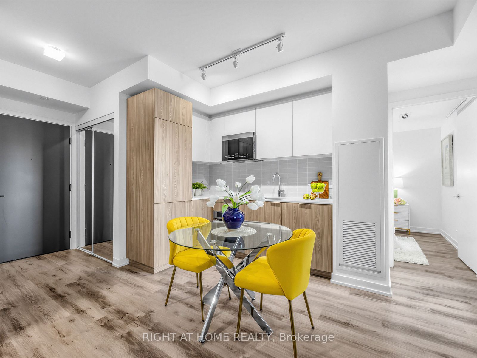 28 Eastern Avenue 723, Toronto, ON M5A 0Y2 photo 3