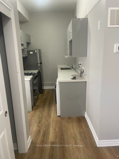 646 Lansdowne Avenue 3, Toronto, ON M6H 3Y7 photo 4