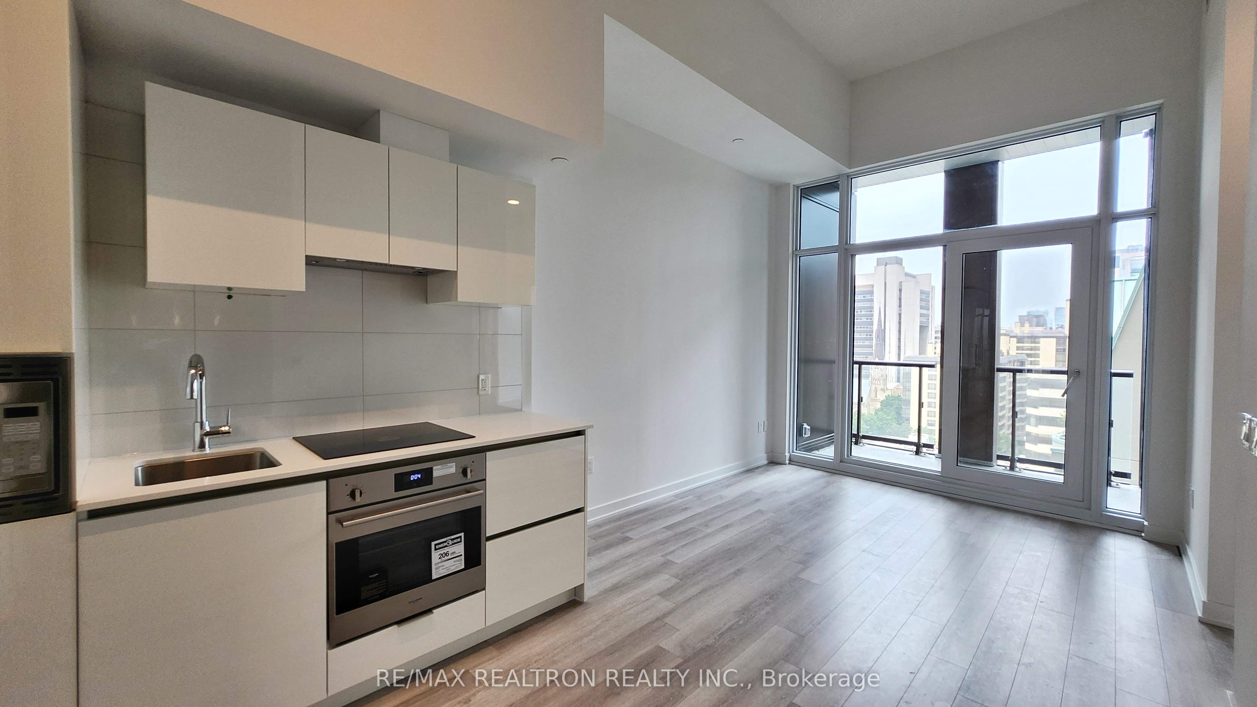 238 Simcoe Street 1120, Toronto, ON M5T 0E2