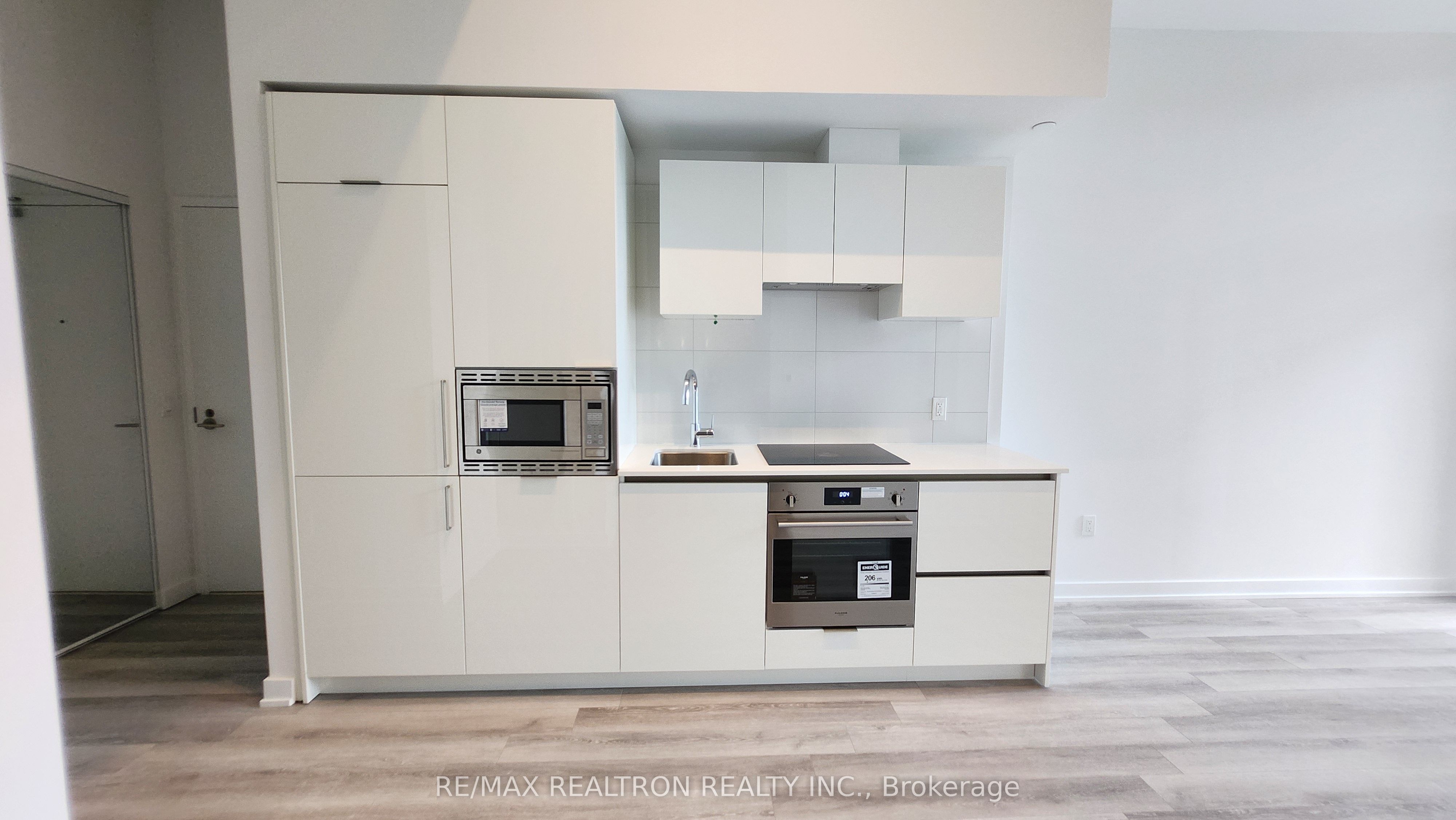 238 Simcoe Street 1120, Toronto, ON M5T 0E2 photo 2