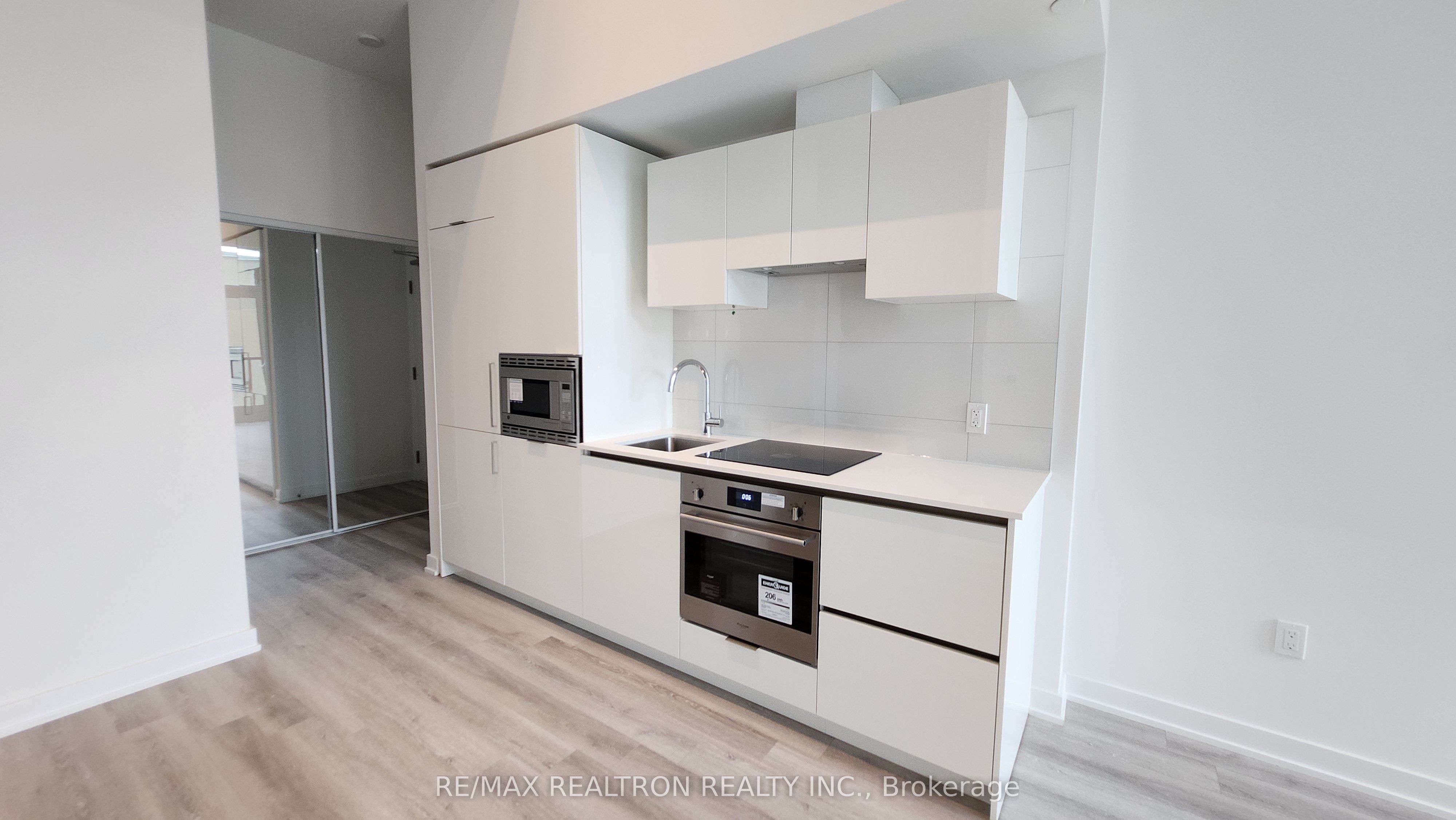 238 Simcoe Street 1120, Toronto, ON M5T 0E2 photo 3