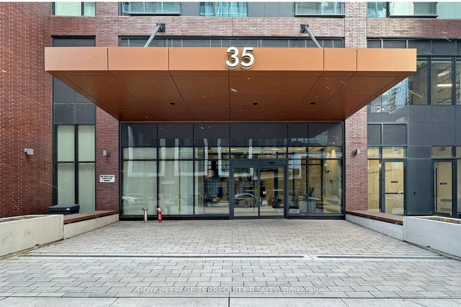 35 Tubman Avenue 1020, Toronto, ON M5A 0T1