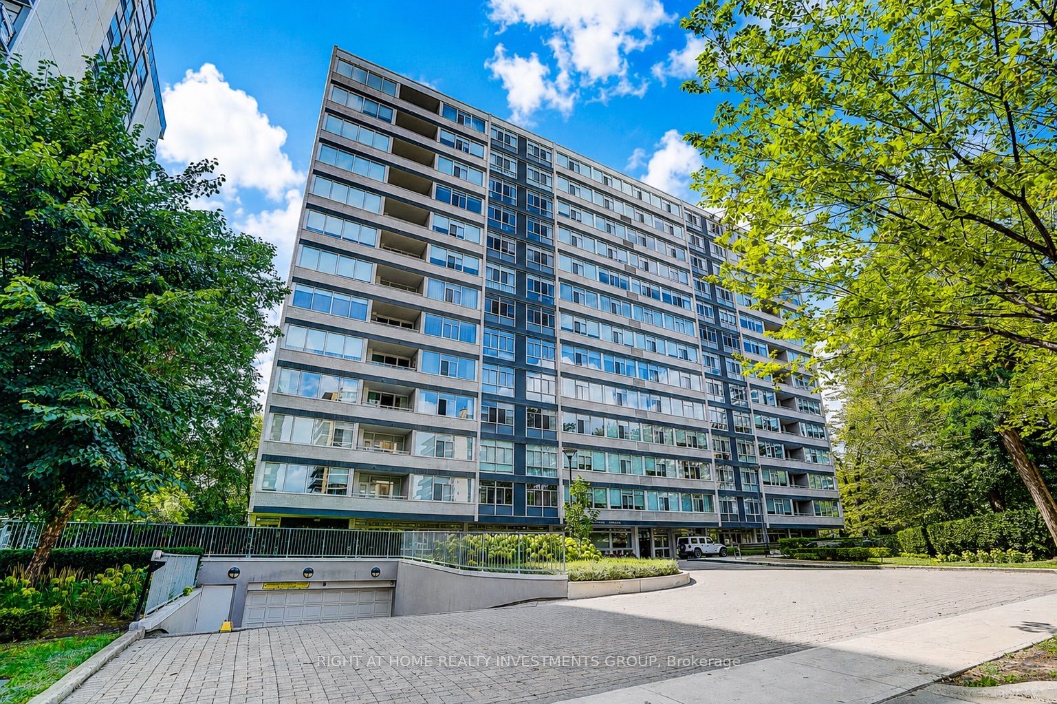 500 Avenue Road 102, Toronto, ON M4V 2J6 photo 3