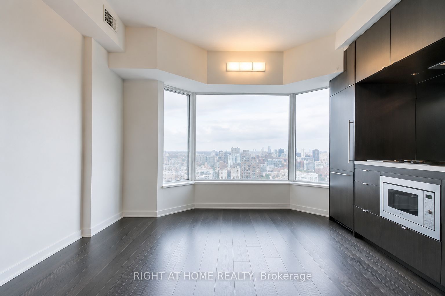 155 Yorkville Avenue 3020, Toronto, ON M5R 1C4