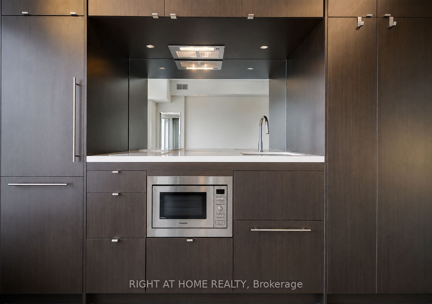 155 Yorkville Avenue 3020, Toronto, ON M5R 1C4 photo 3