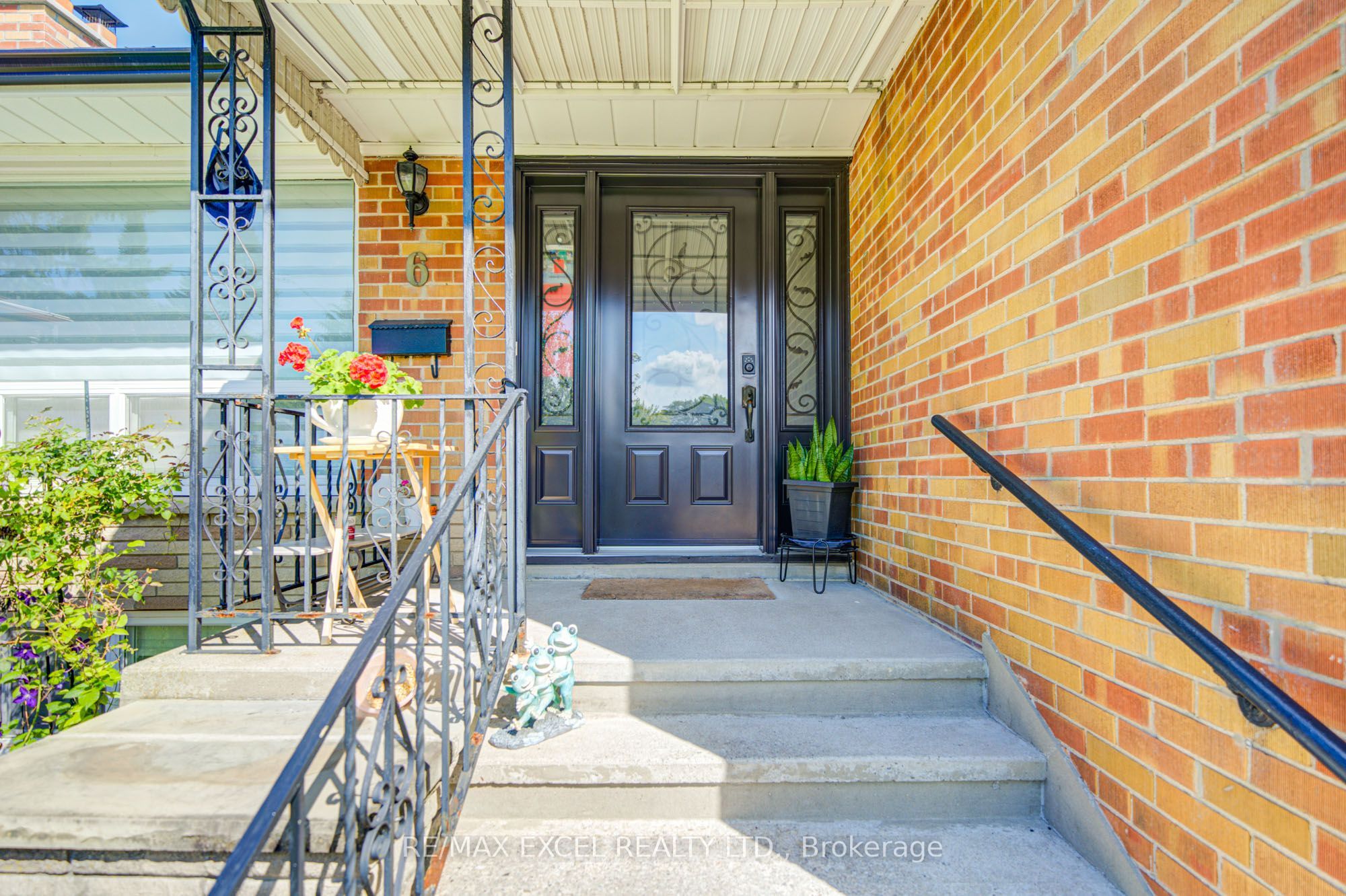 6 Averill Crescent, Toronto, ON M2M 2A9 photo 3