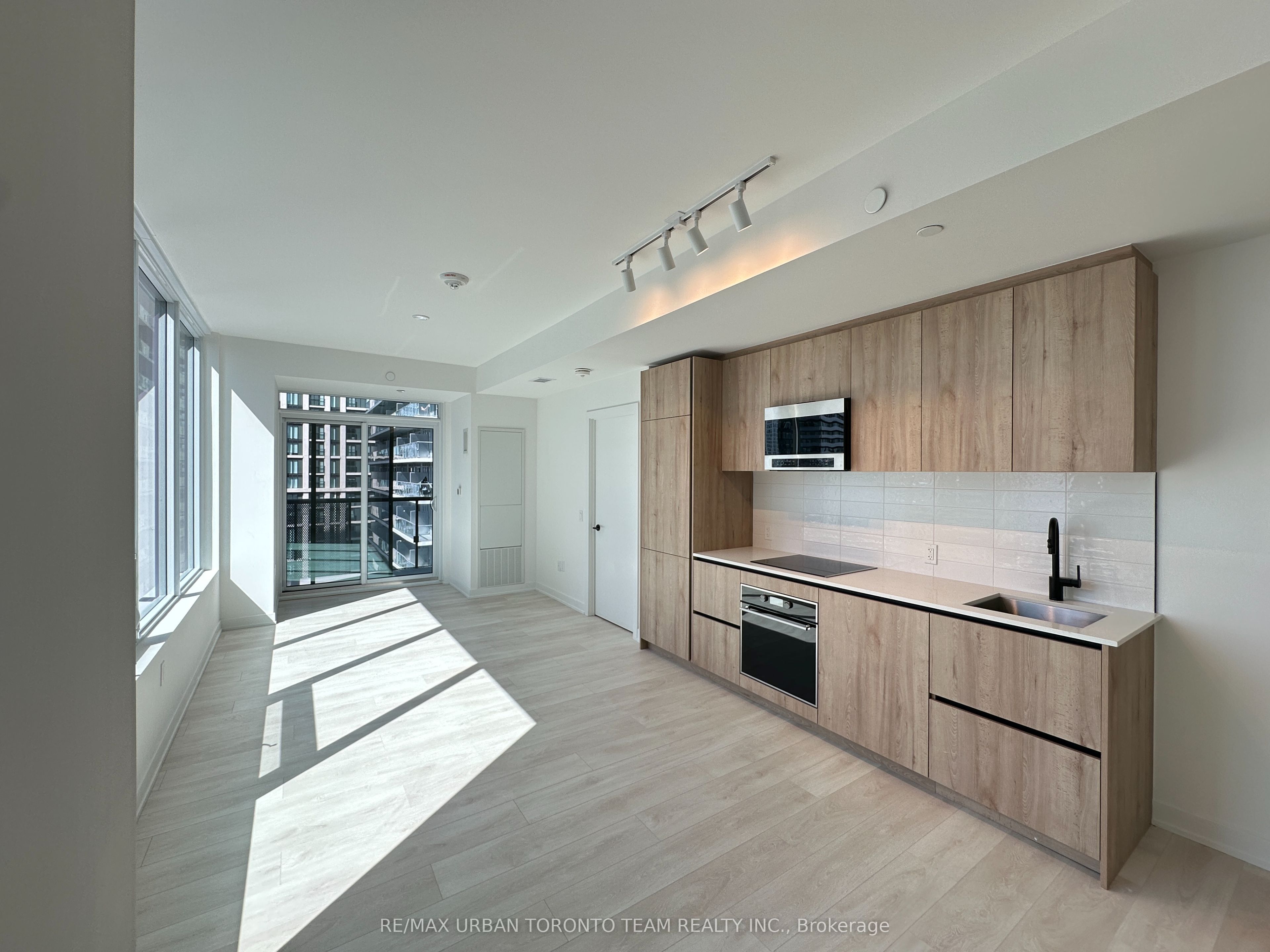 117 Broadway Avenue 2602, Toronto, ON M4P 1V3 photo 2