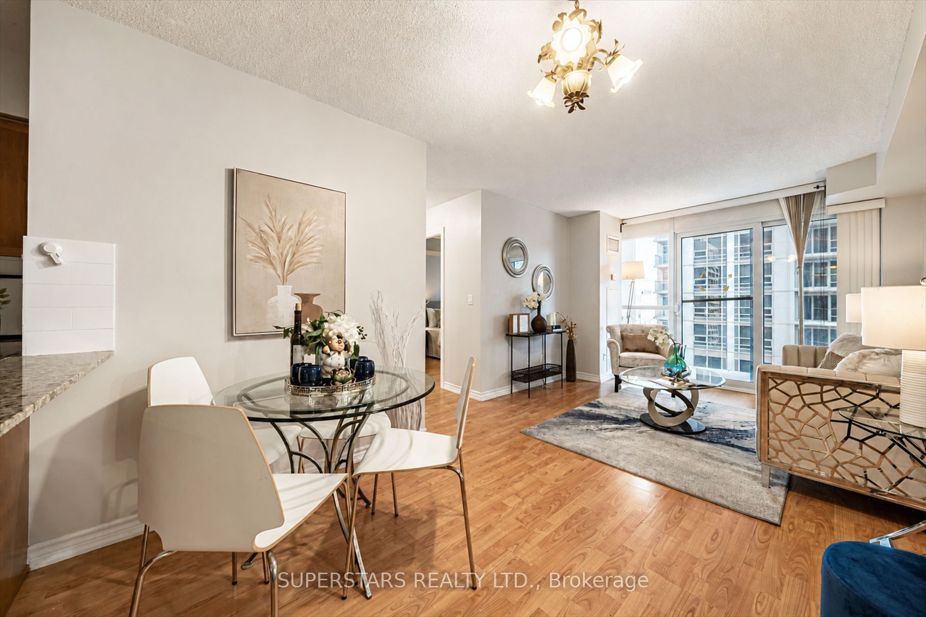 761 Bay Street 1813, Toronto, ON M5G 2R2 photo 4