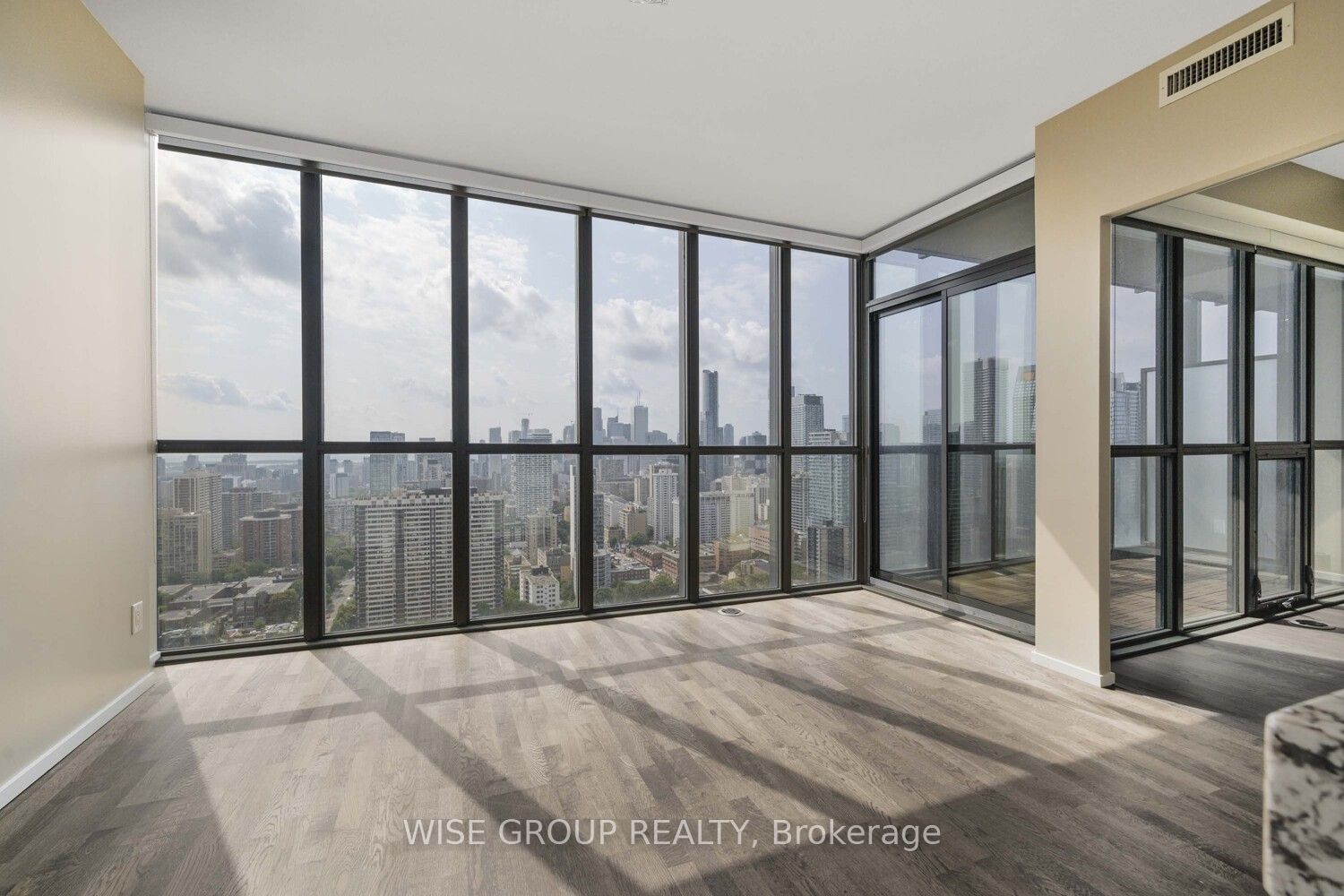 101 Charles Street E 3202, Toronto, ON M4Y 0A9 photo 3