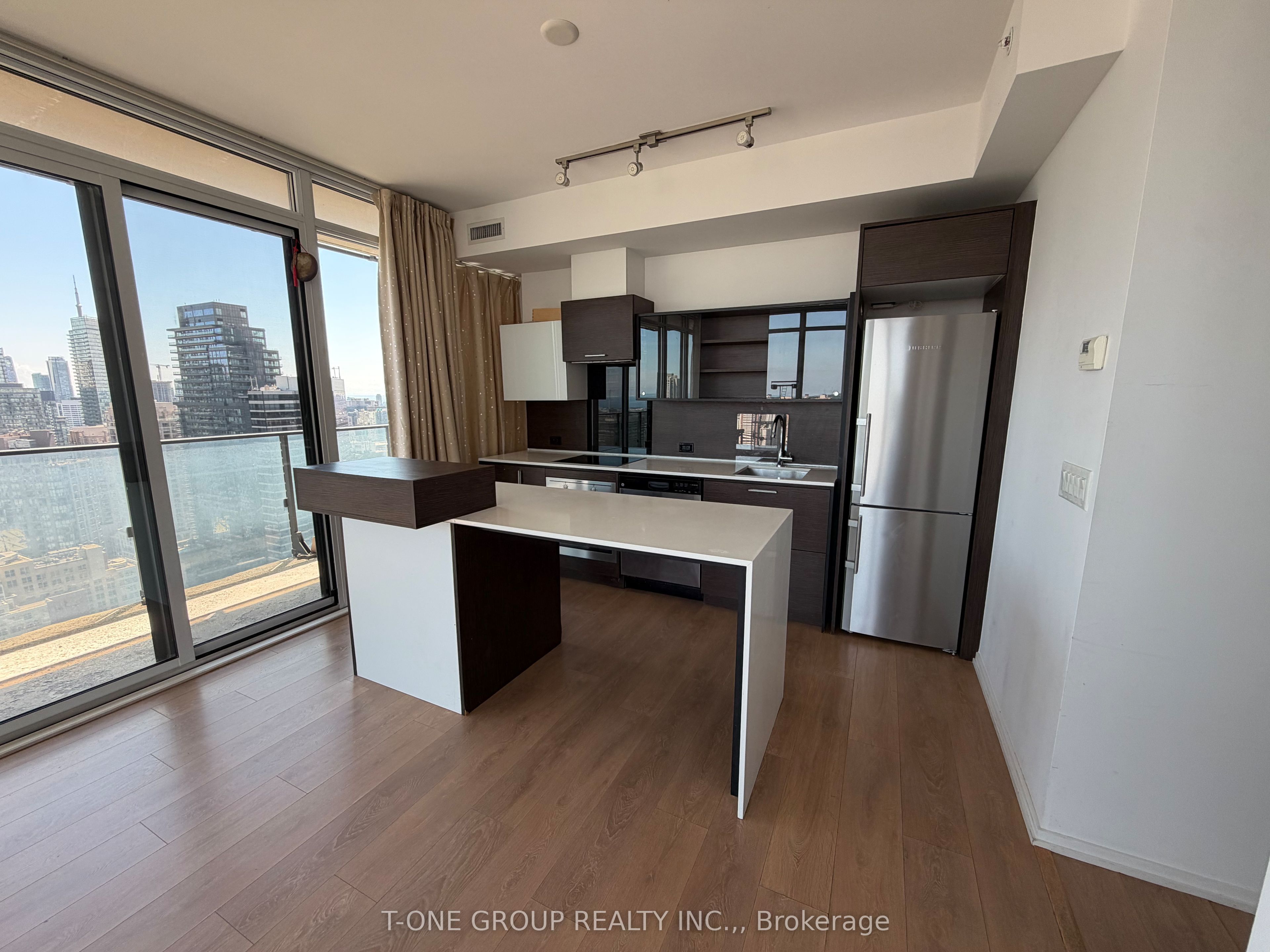 75 St Nicholas Street 3202, Toronto, ON M4Y 0A5 photo 2