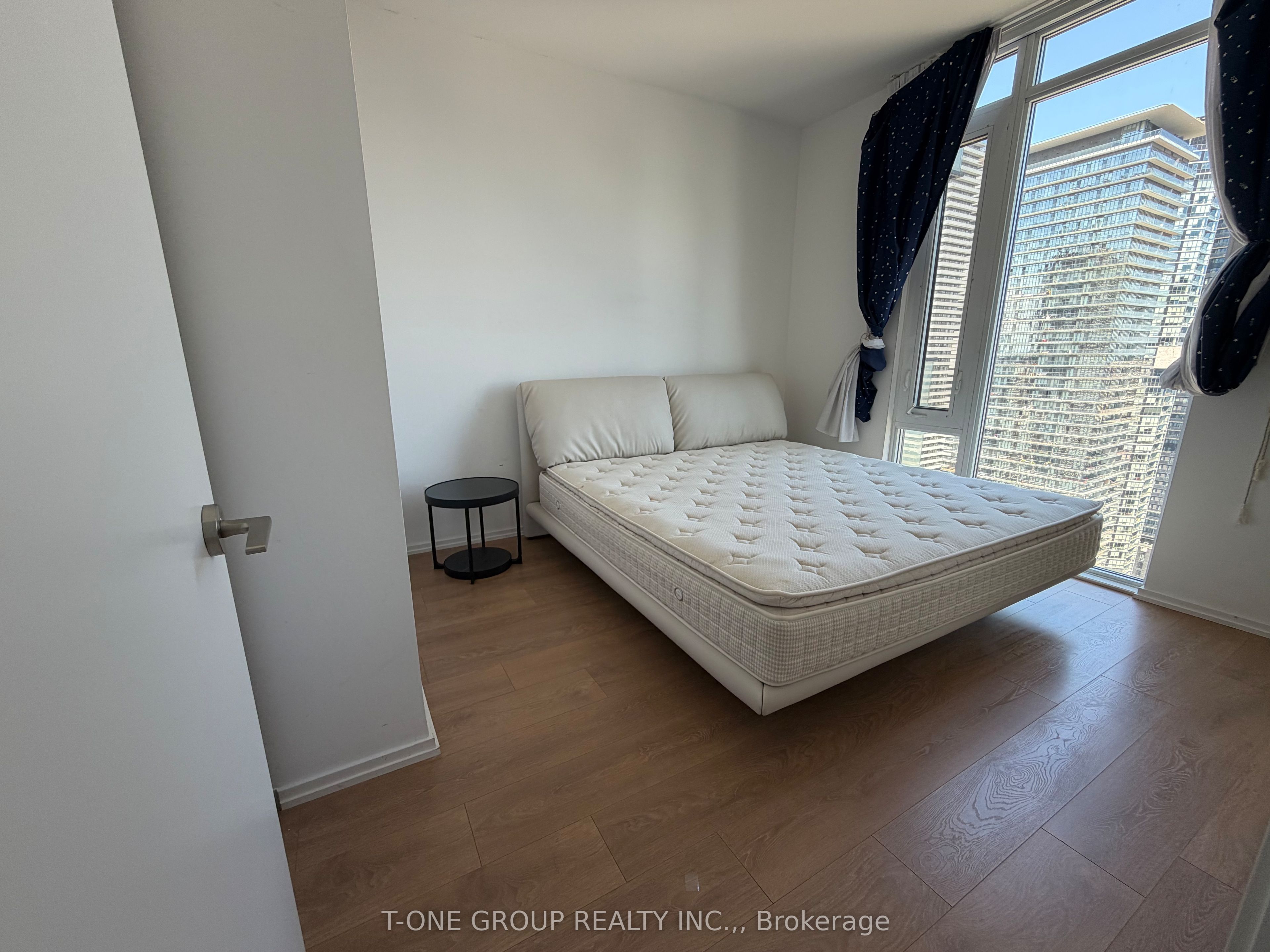 75 St Nicholas Street 3202, Toronto, ON M4Y 0A5 photo 3
