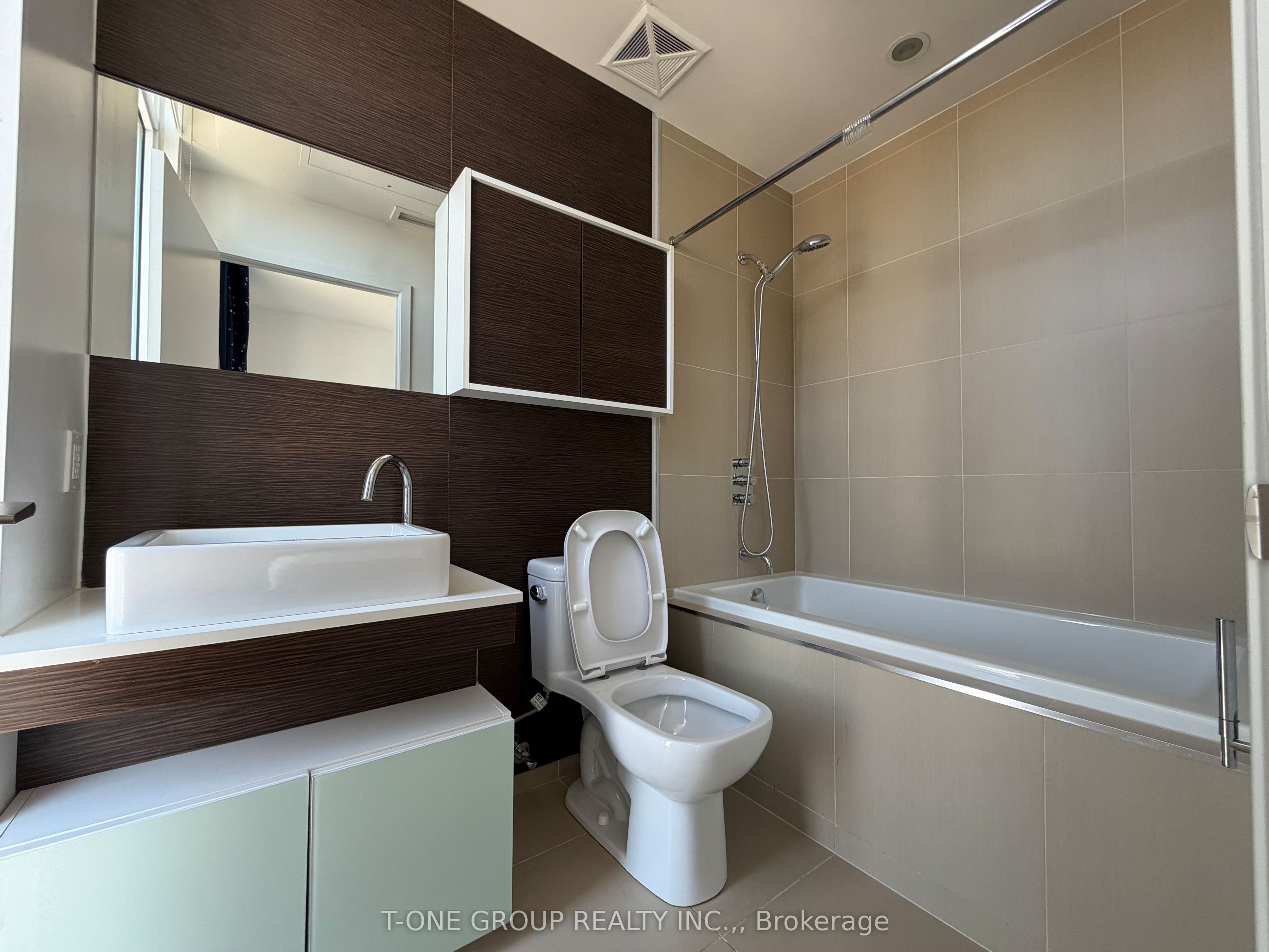 75 St Nicholas Street 3202, Toronto, ON M4Y 0A5 photo 4