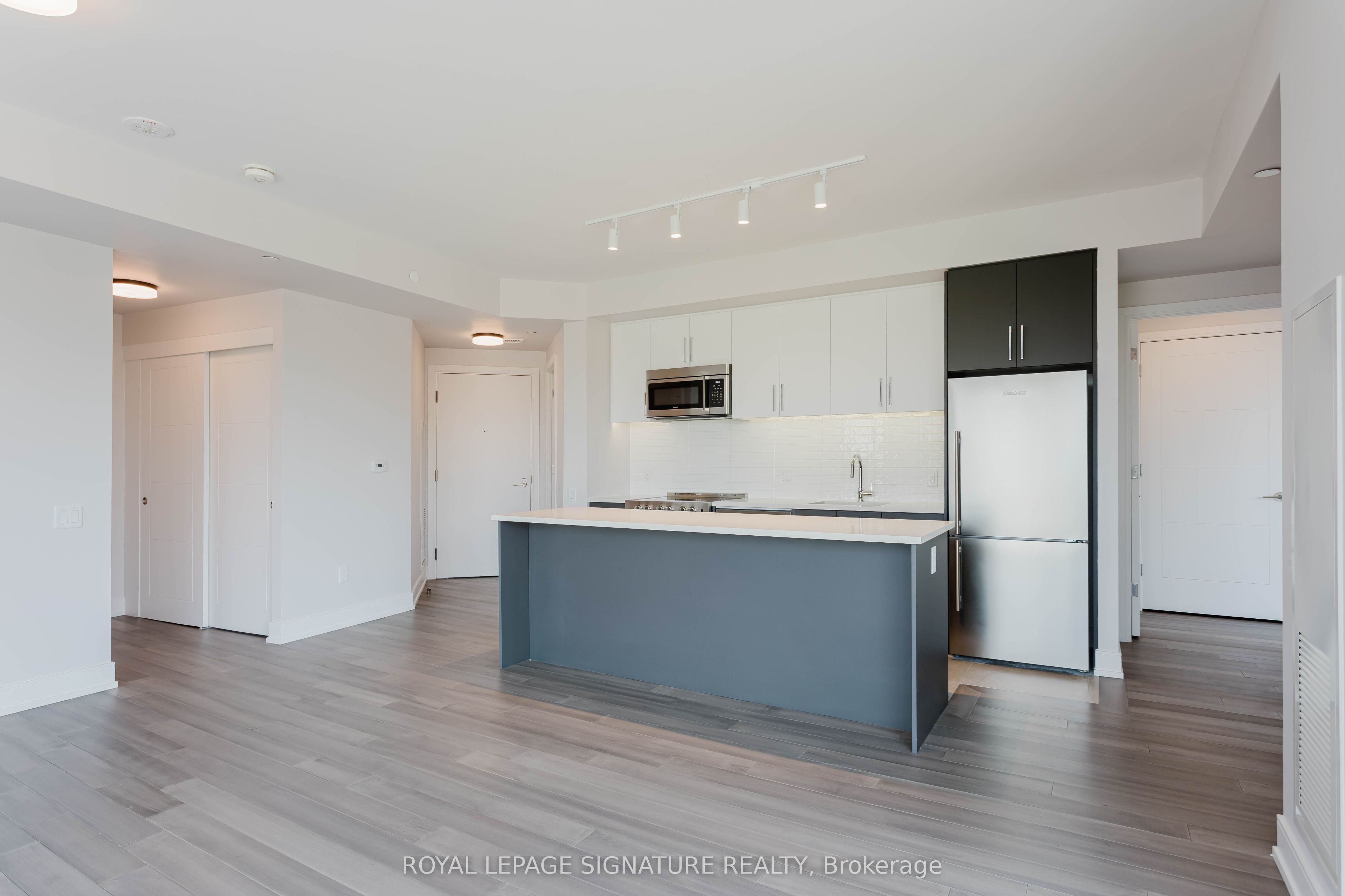 2525 Bathurst Street 306, Toronto, ON M6B 2Y9 photo 2