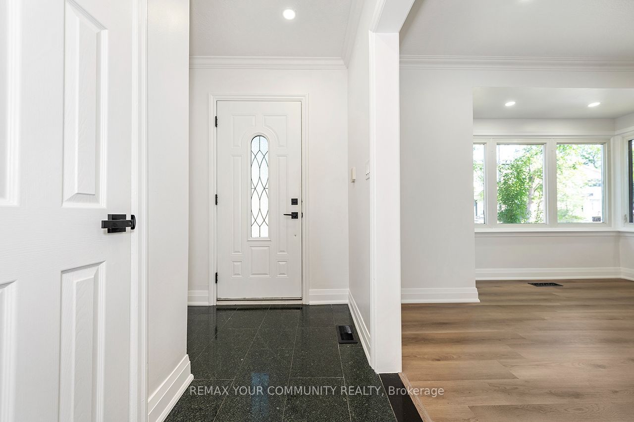 91 Mcgillivray Avenue, Toronto, ON M5M 2Y5 photo 3