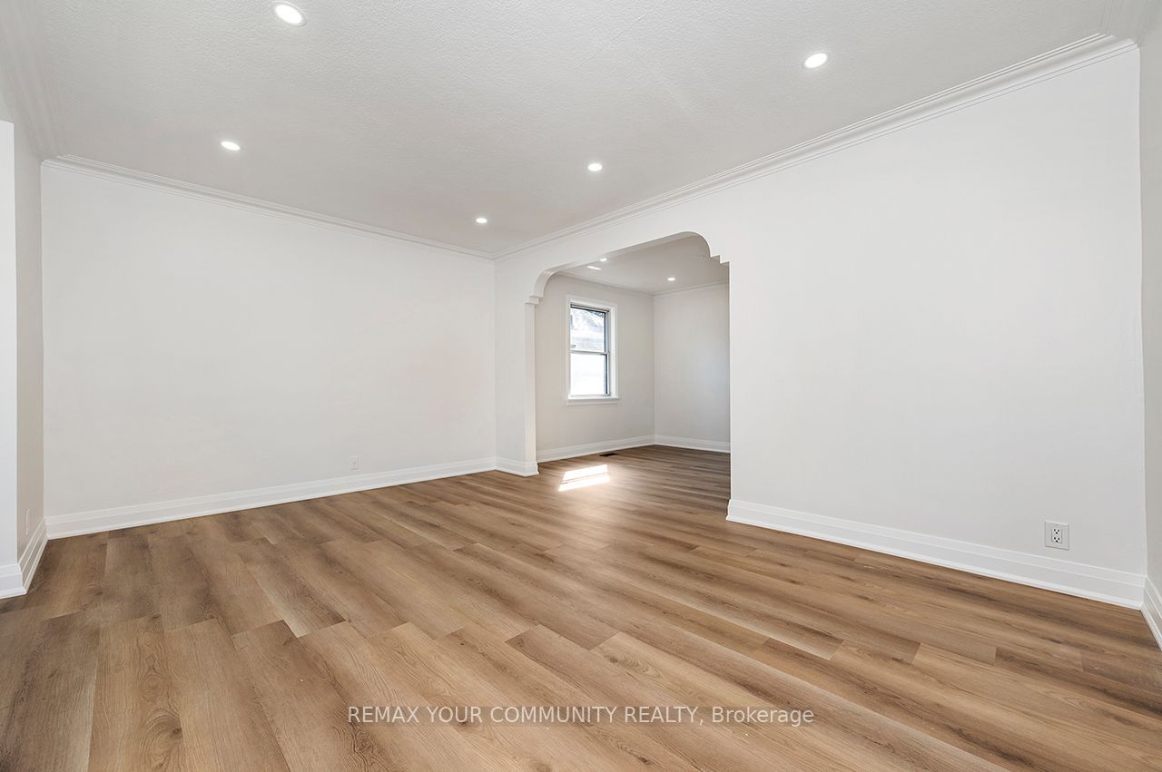 91 Mcgillivray Avenue, Toronto, ON M5M 2Y5 photo 4