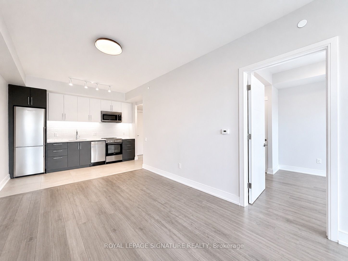 2525 Bathurst Street 605, Toronto, ON M6B 2Y9 photo 2
