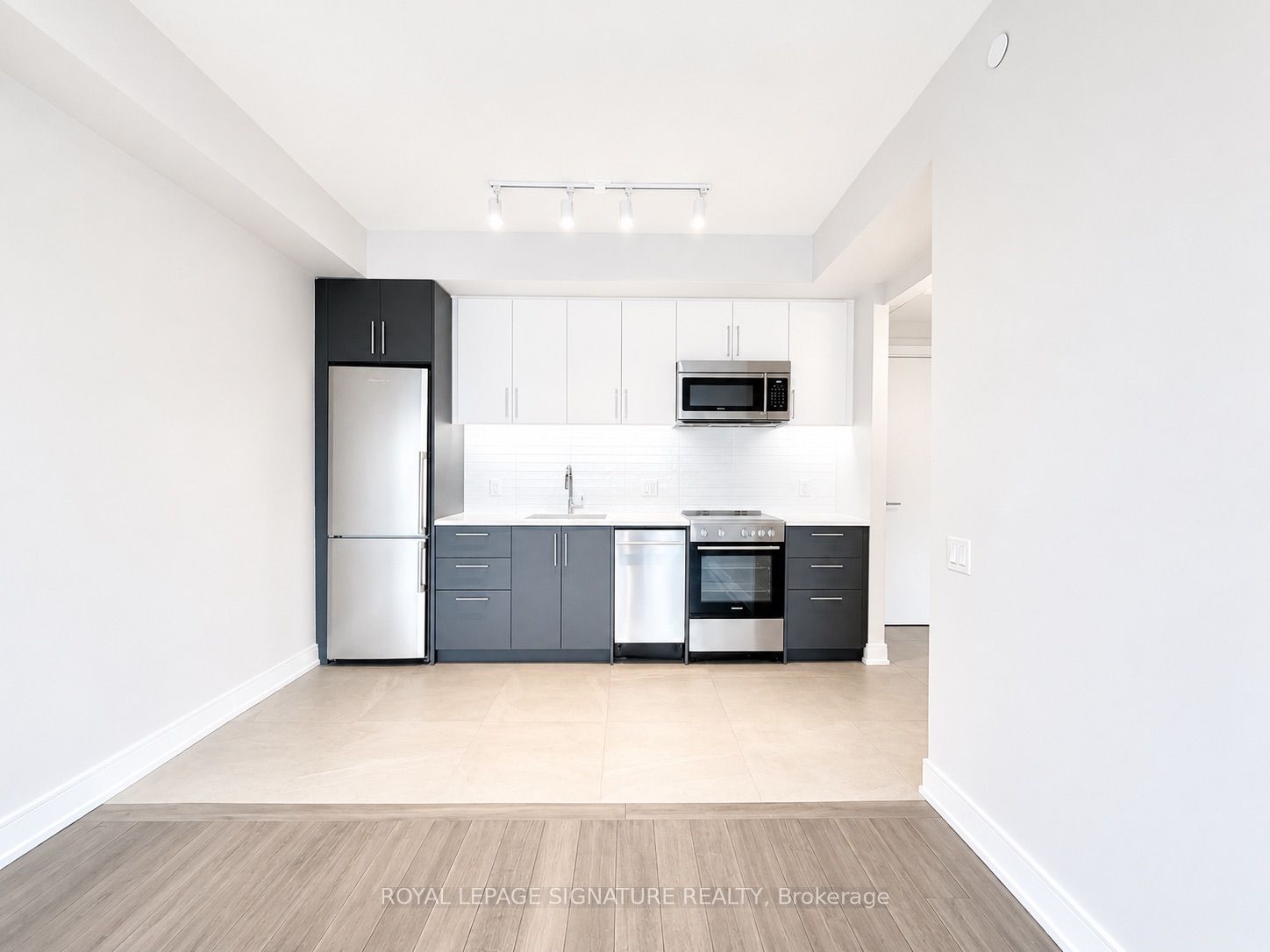 2525 Bathurst Street 605, Toronto, ON M6B 2Y9 photo 3