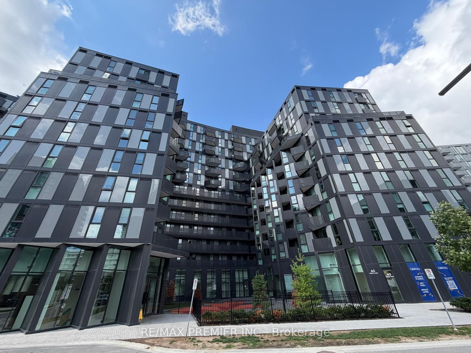 30 Tretti Way 733, Toronto, ON M3H 0E3