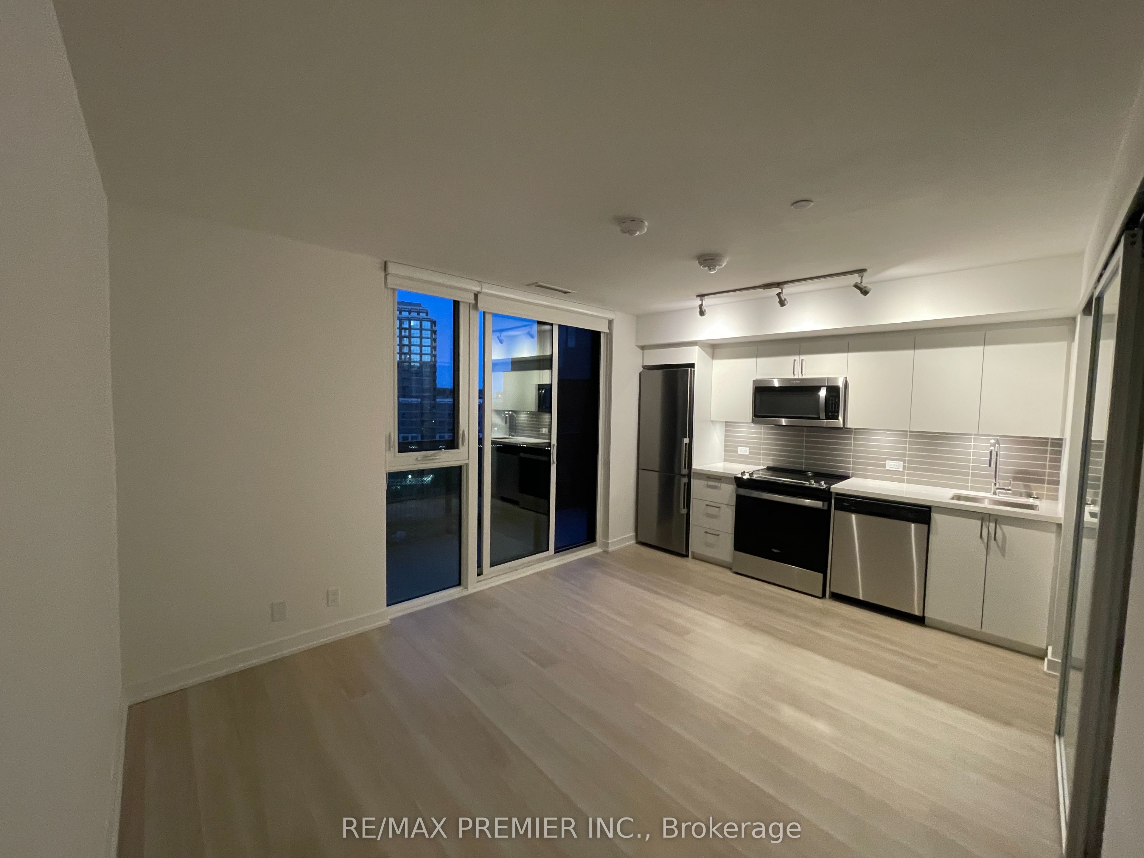 30 Tretti Way 733, Toronto, ON M3H 0E3 photo 2